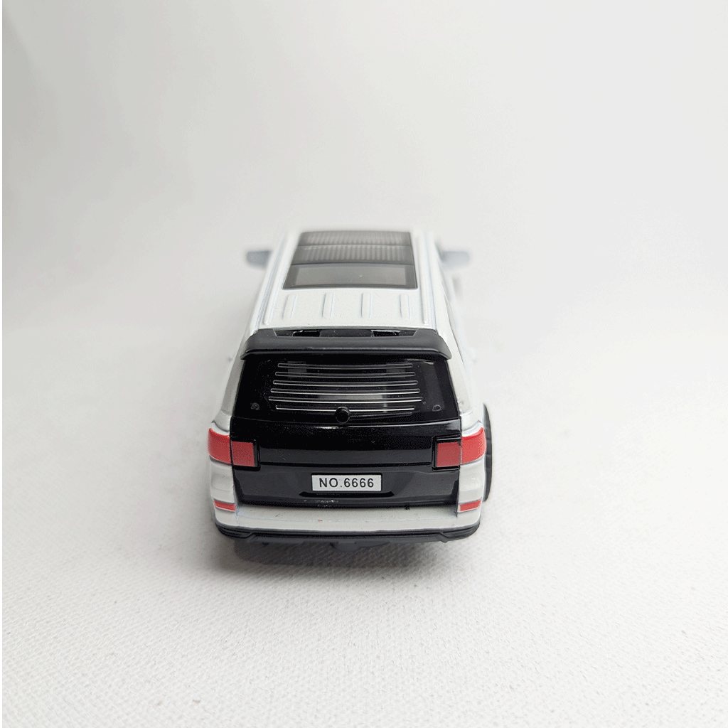 1:36 Land Cruiser Metal Car Diecast White