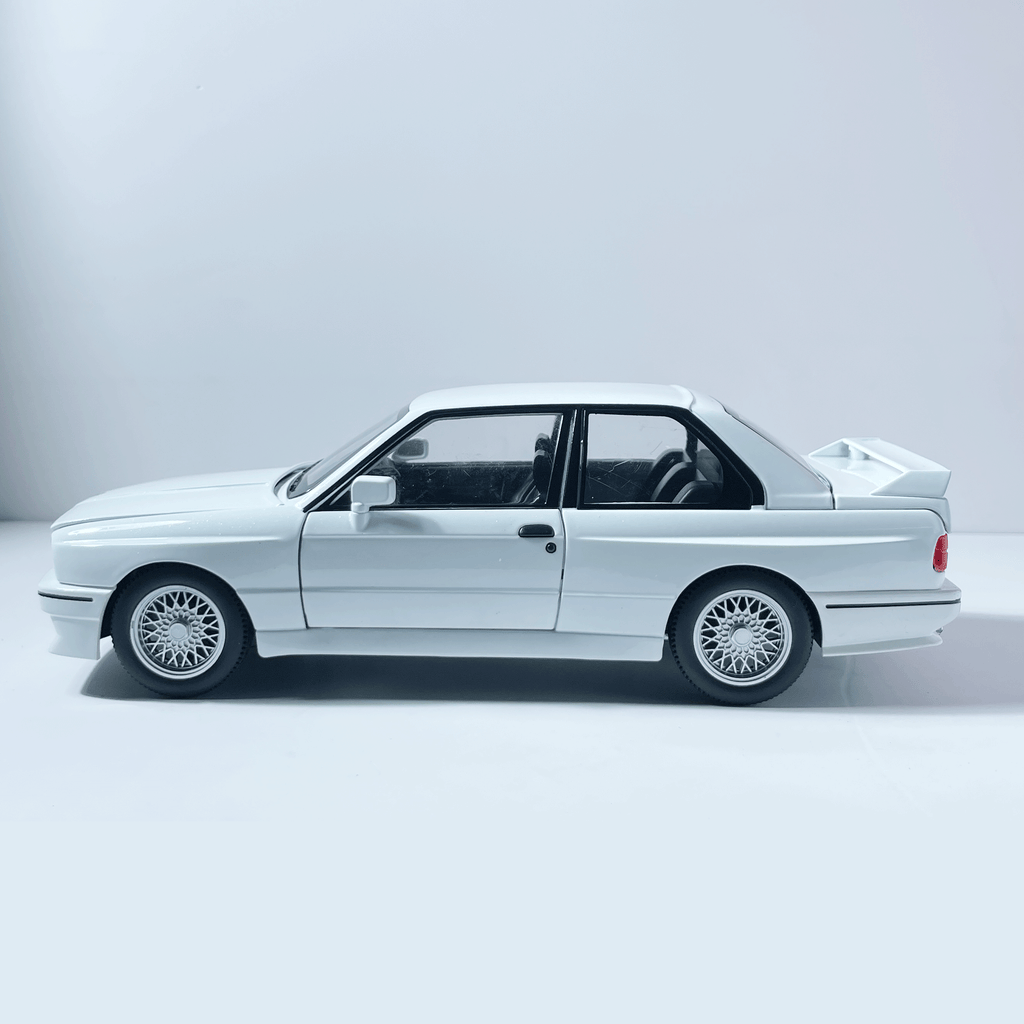 1:24 BMW M3 E30 White