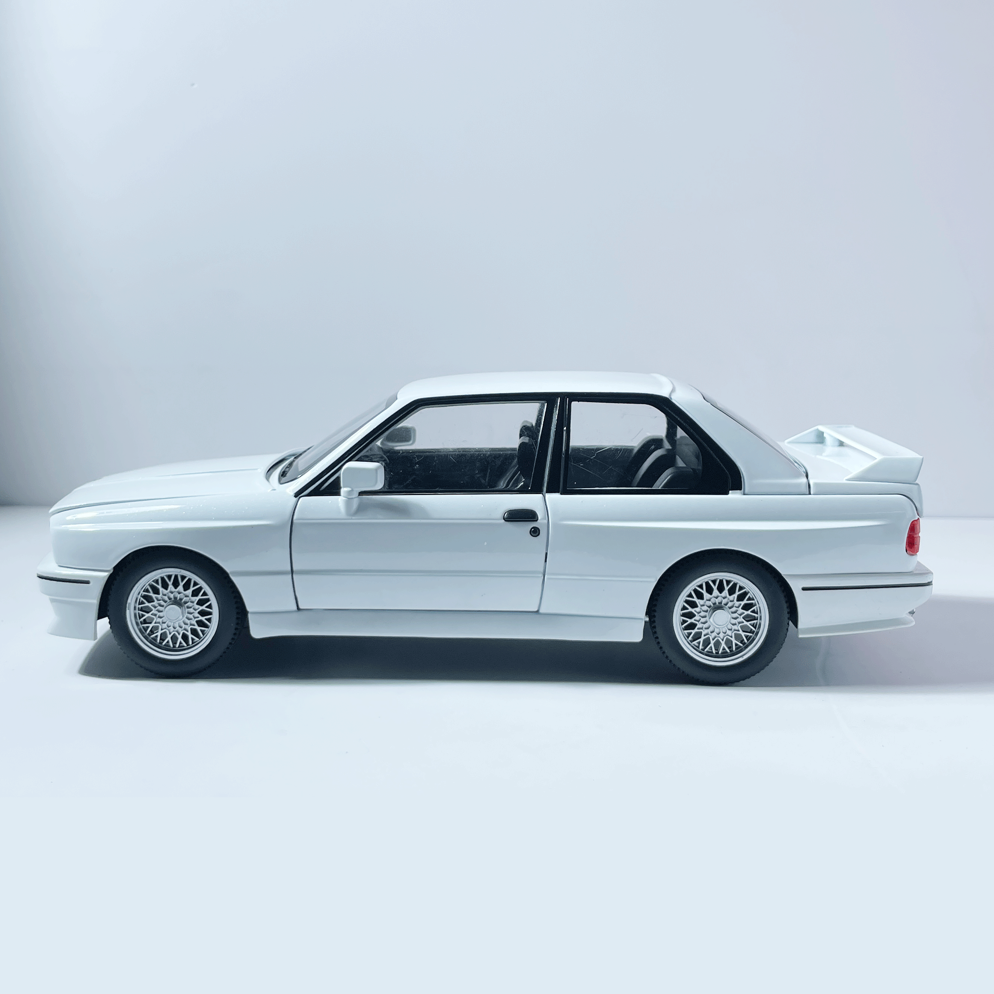 1:24 BMW M3 E30 White