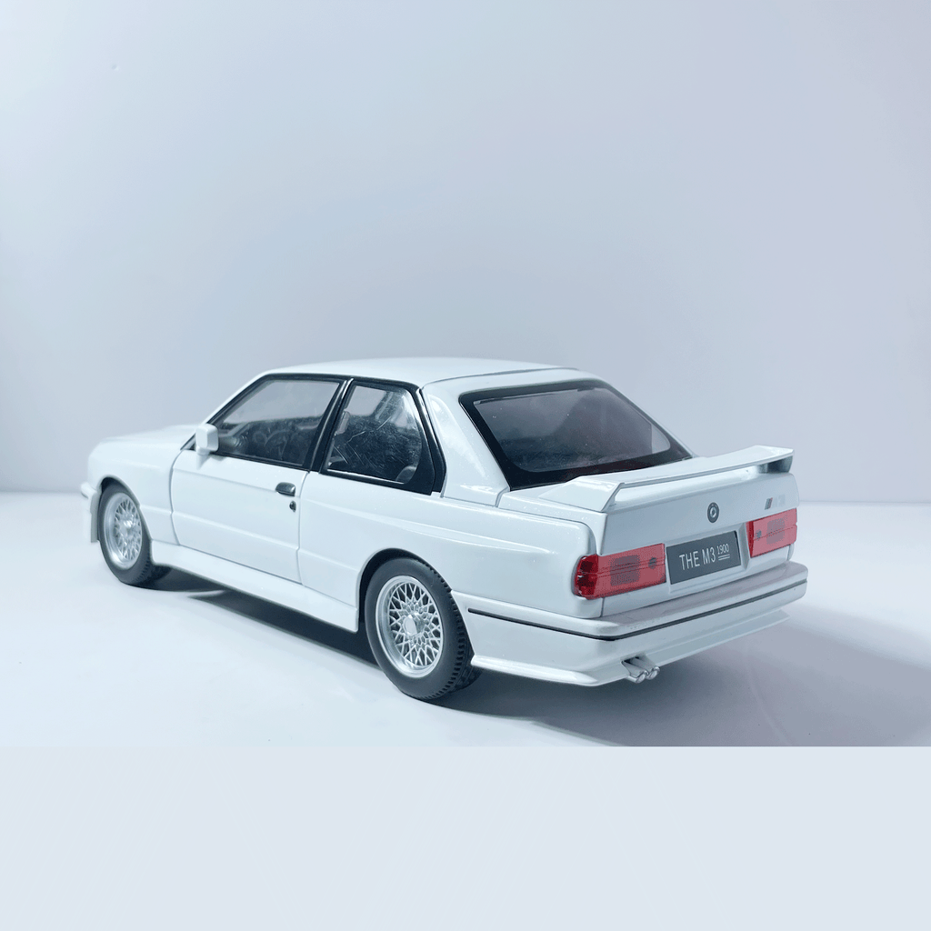 1:24 BMW M3 E30 White