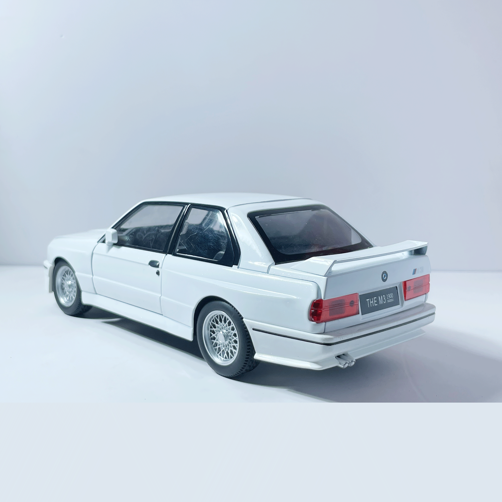 1:24 BMW M3 E30 White