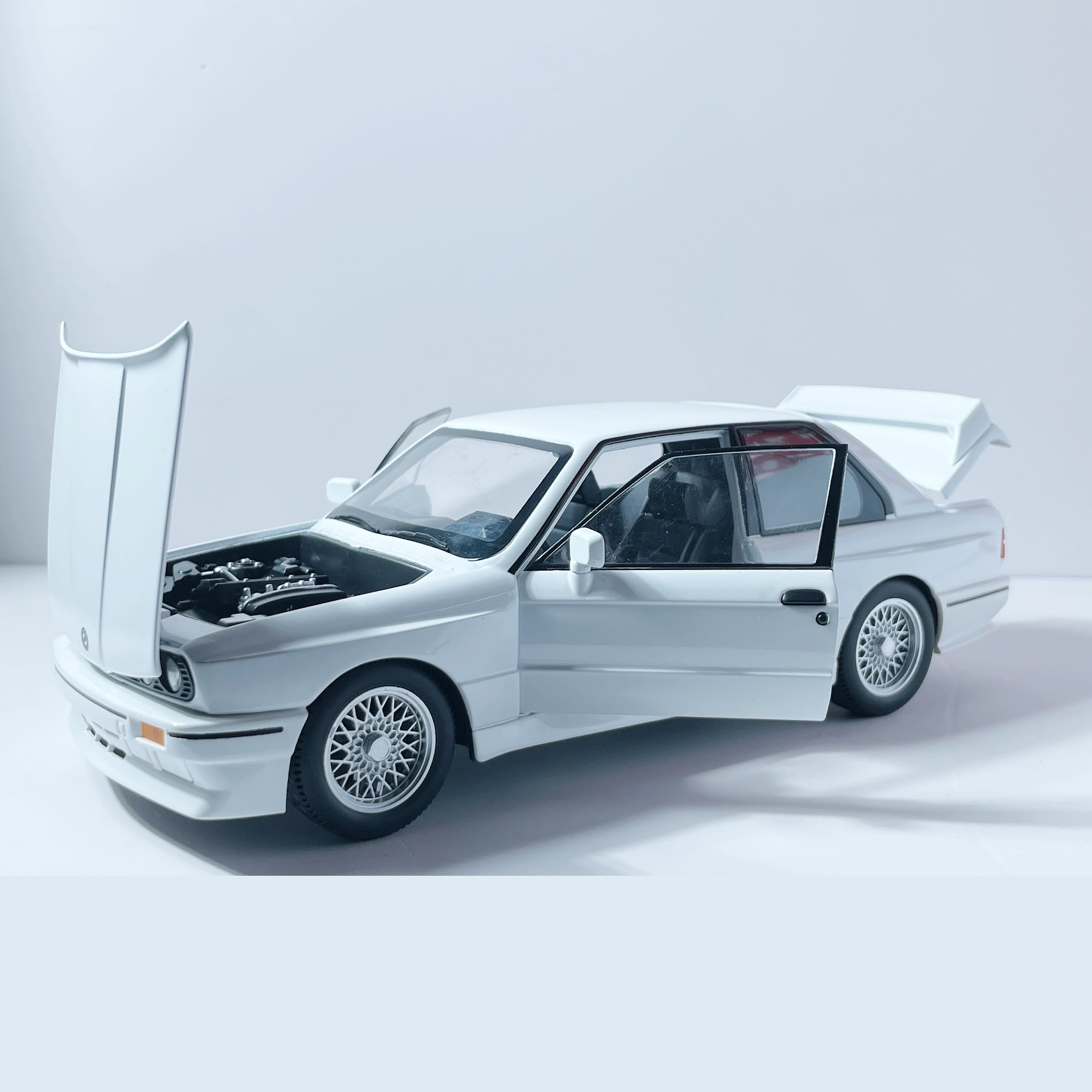 1:24 BMW M3 E30 White
