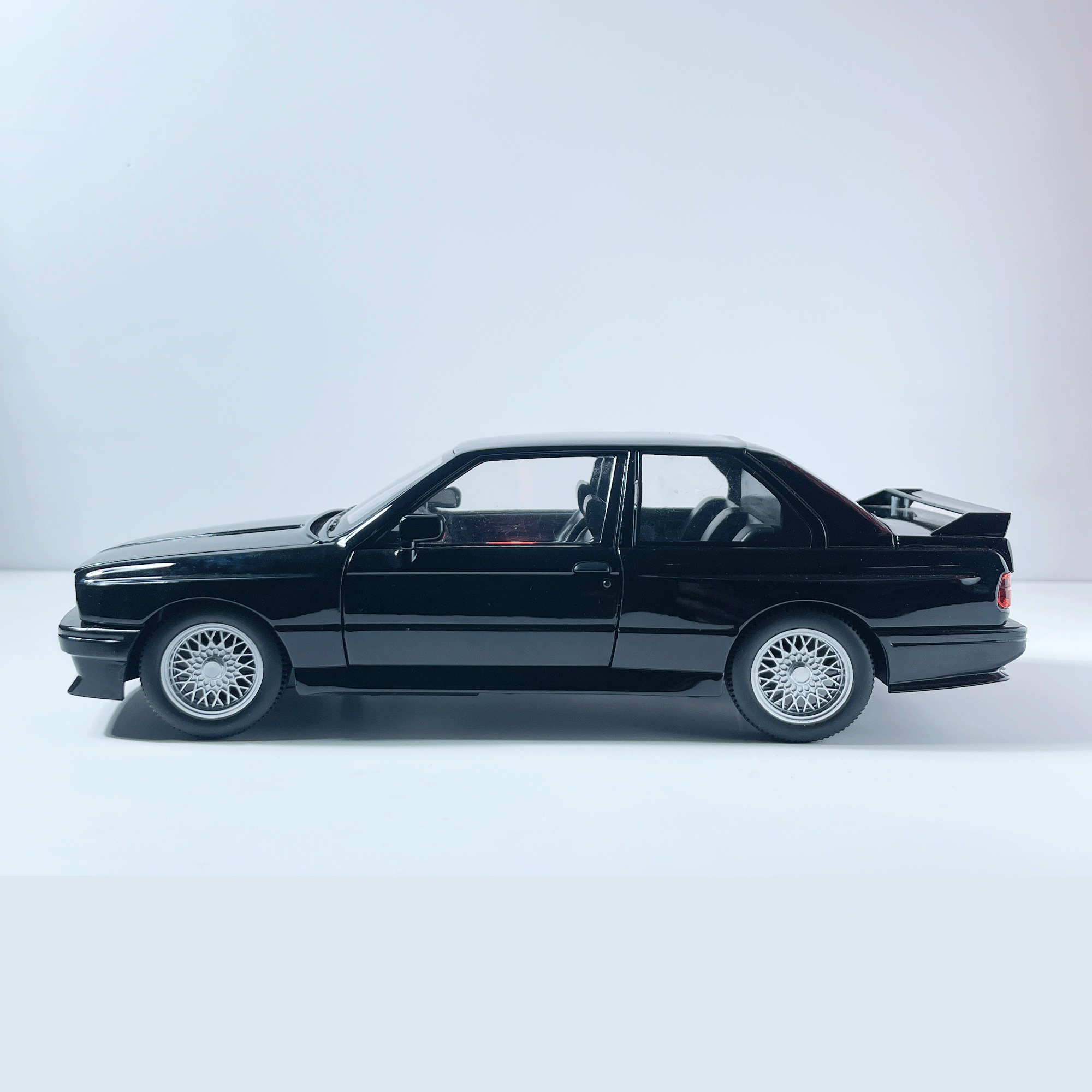 1:24 BMW M3 E30 Black