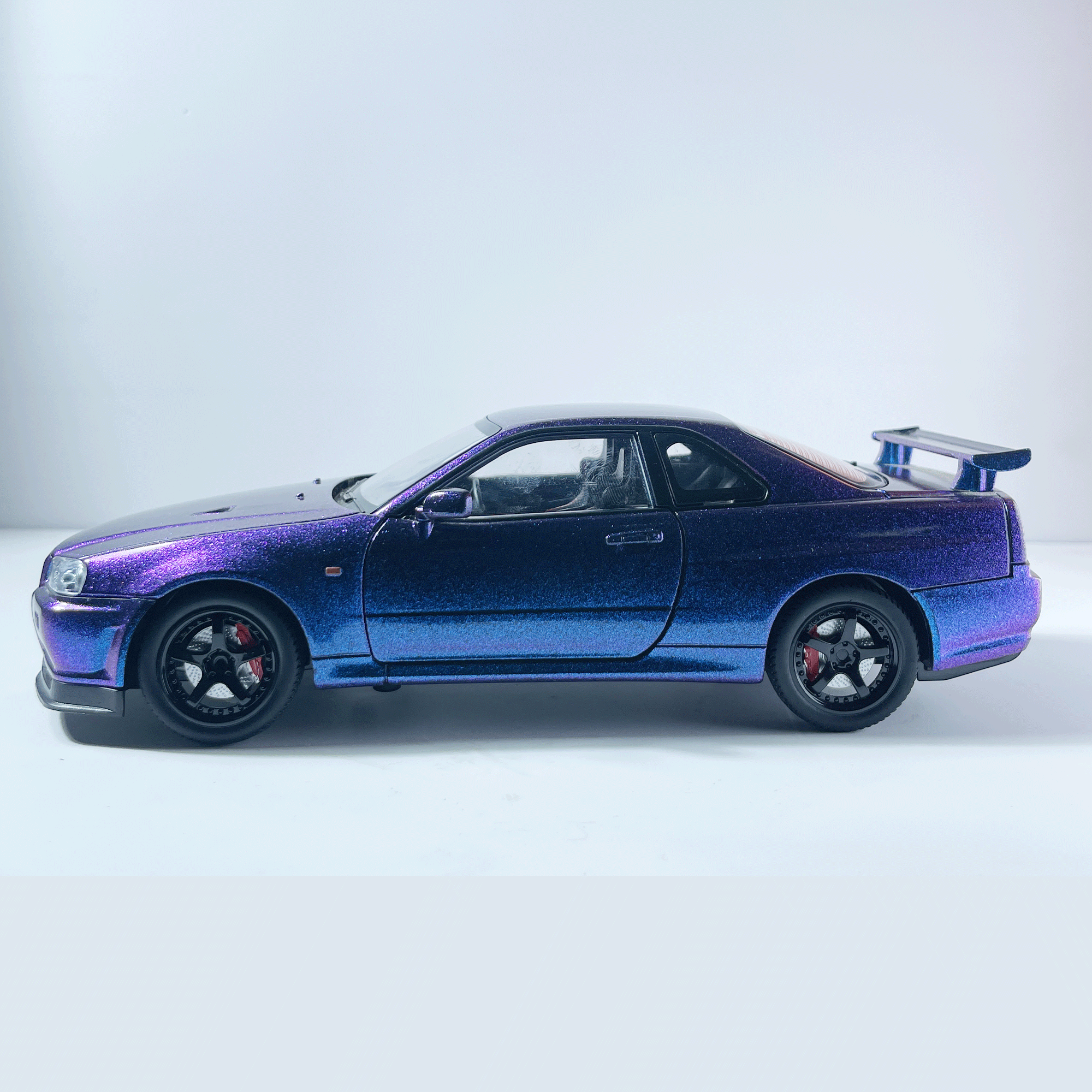 1:24 Nissan GTR R34 Skyline color-shift