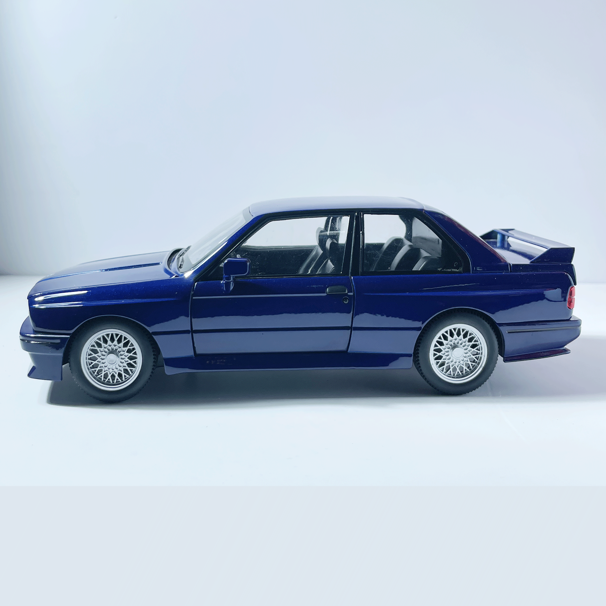 1:24 BMW M3 E30 Blue