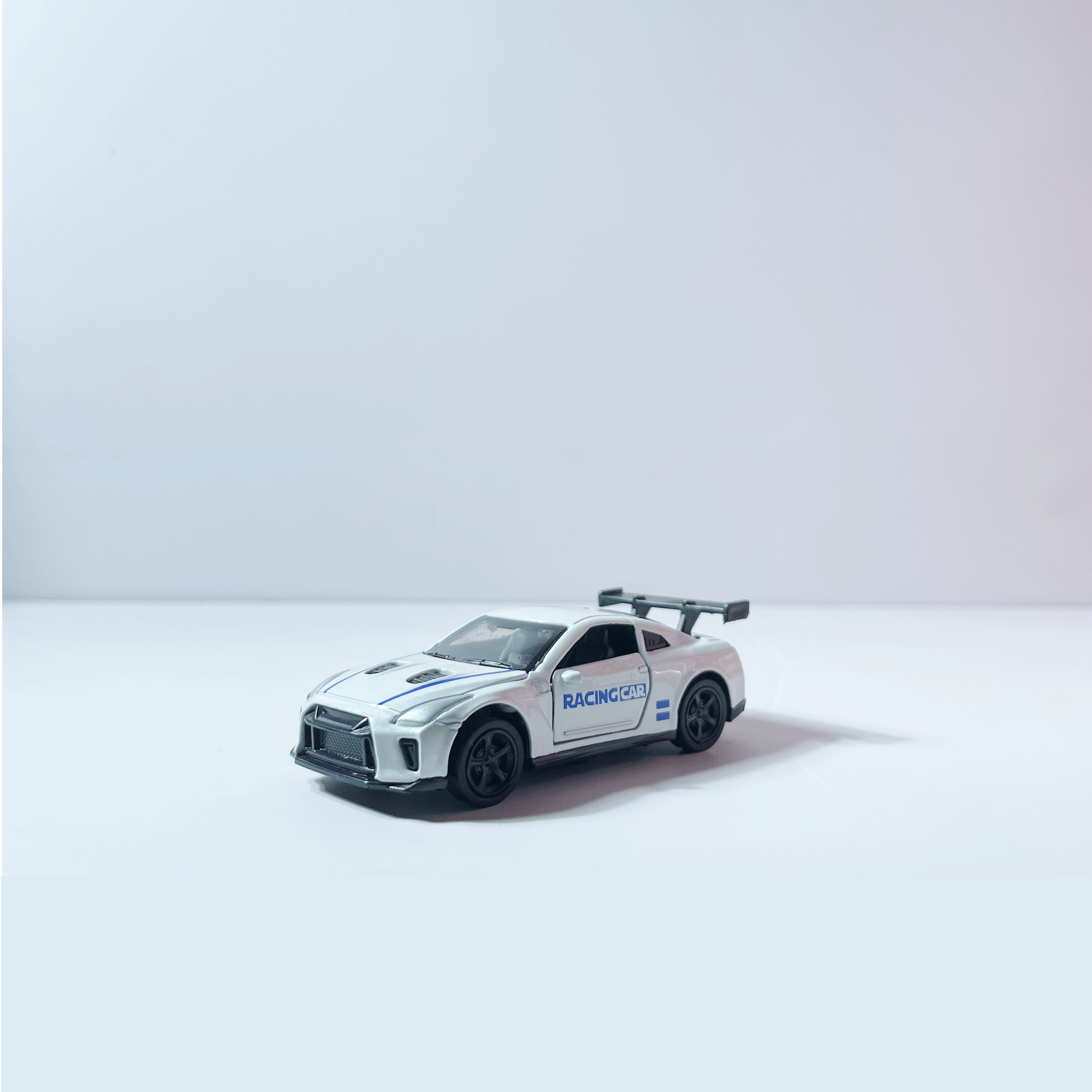 1:64 Nissan GTR R35 White