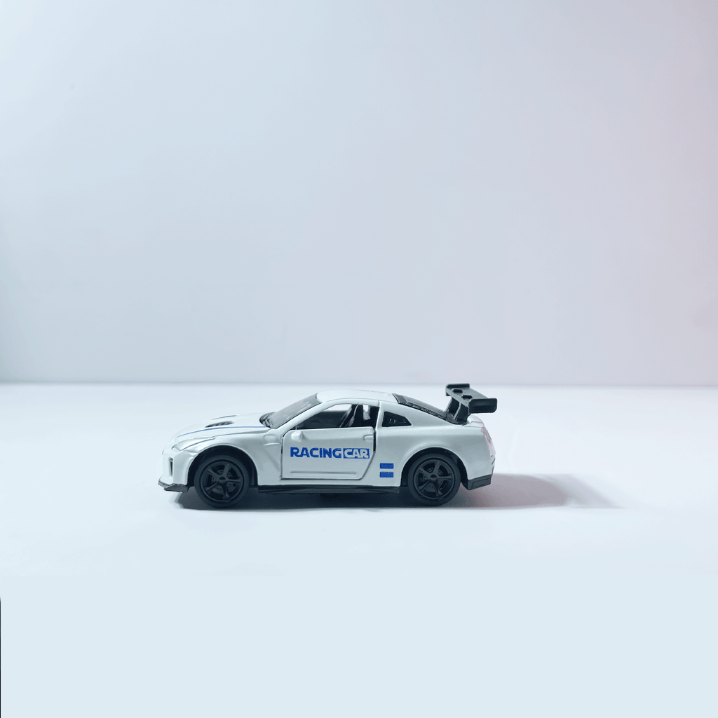 1:64 Nissan GTR R35 White
