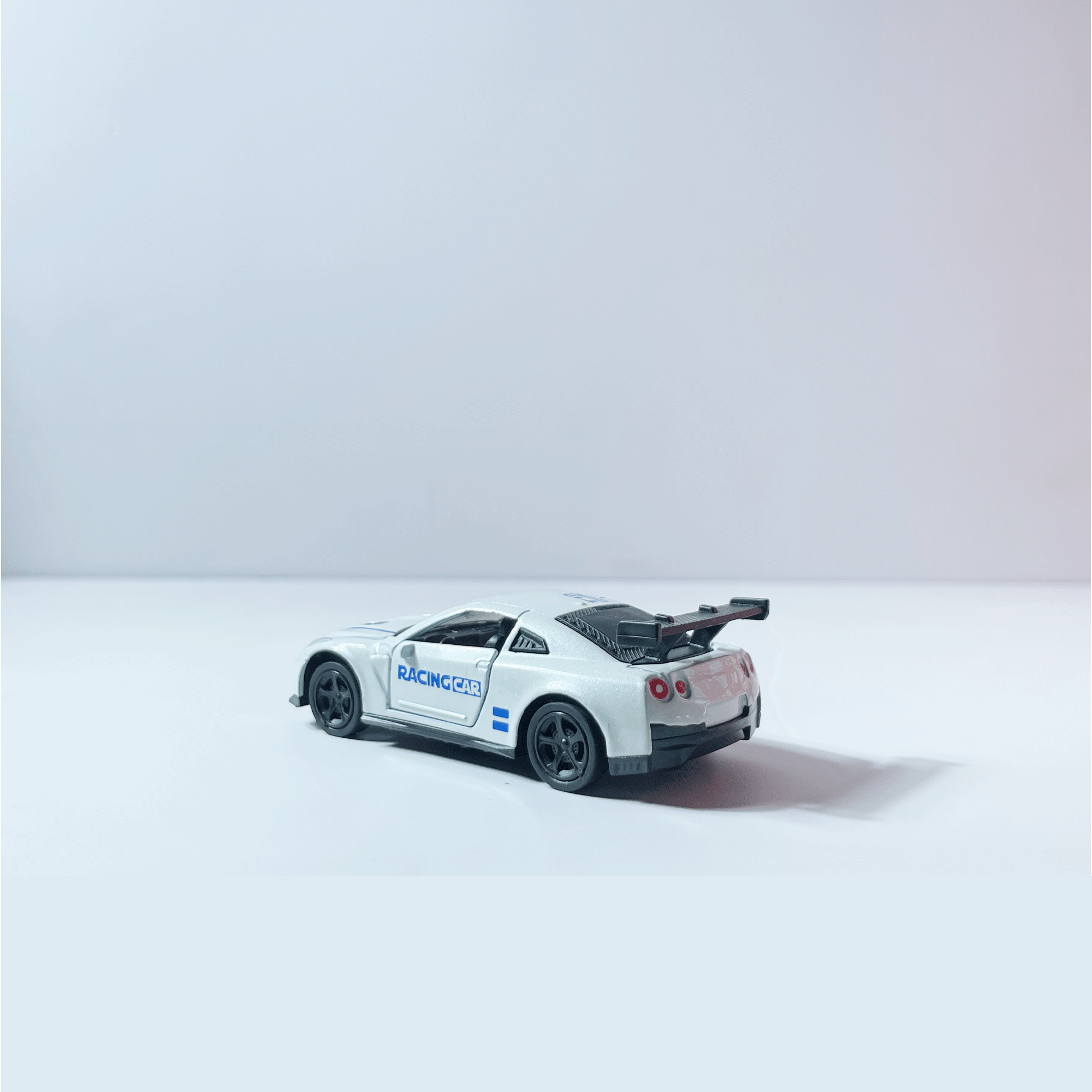 1:64 Nissan GTR R35 White