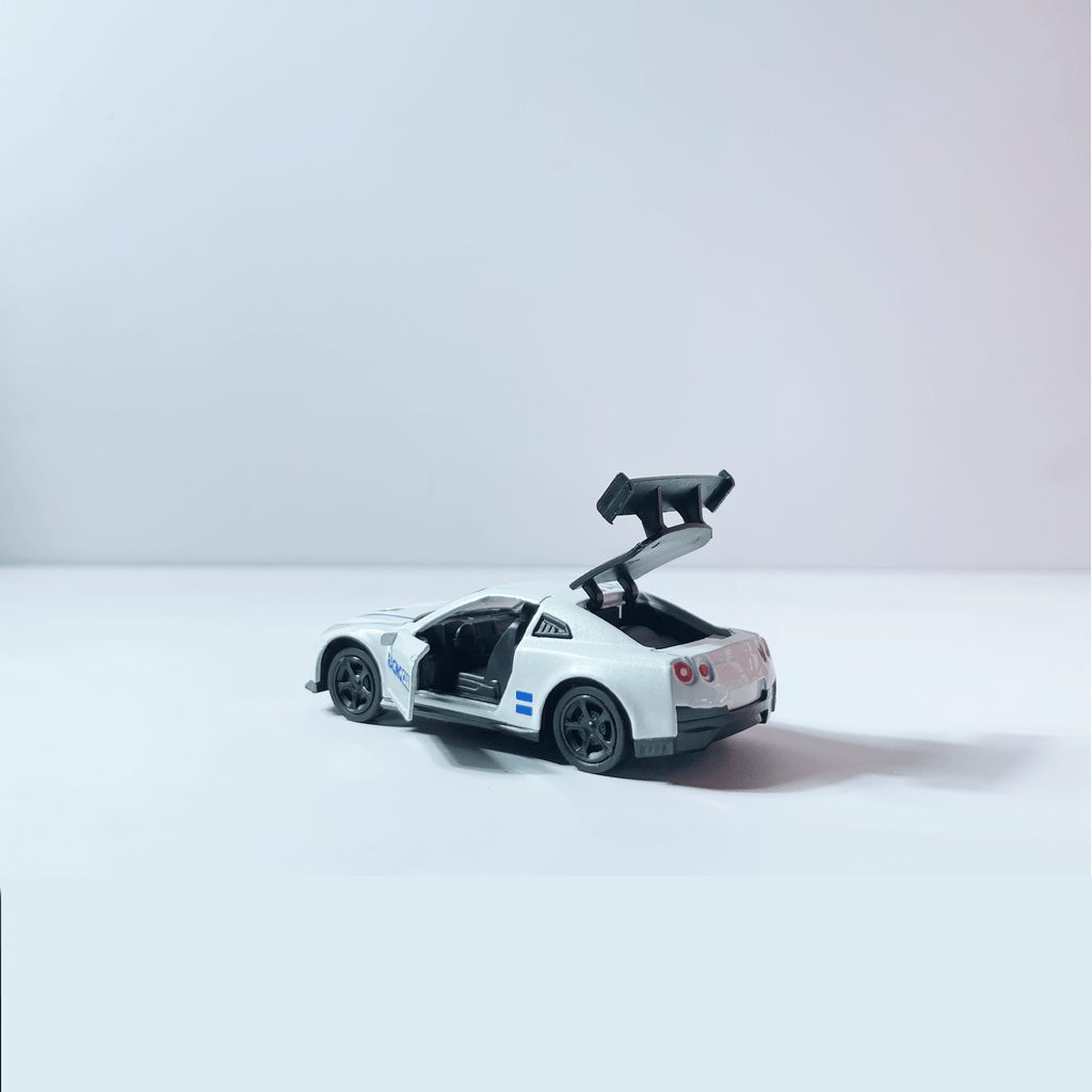 1:64 Nissan GTR R35 White