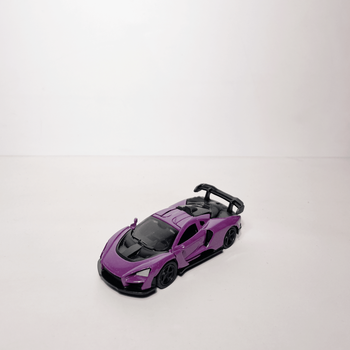 1:64 Sena Violet