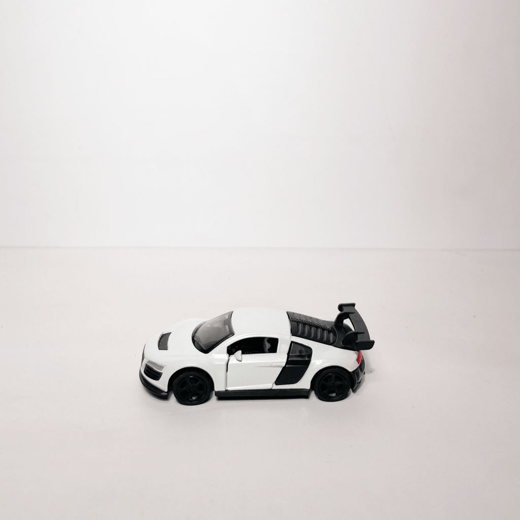 1:64 R8 White