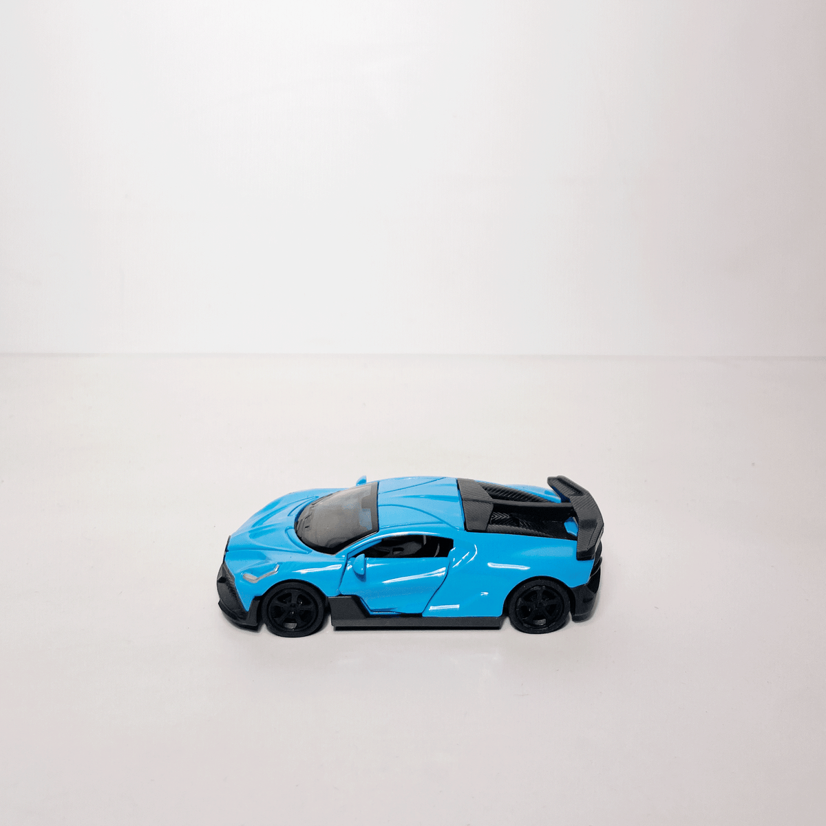 1:64 Chiron Sky Blue