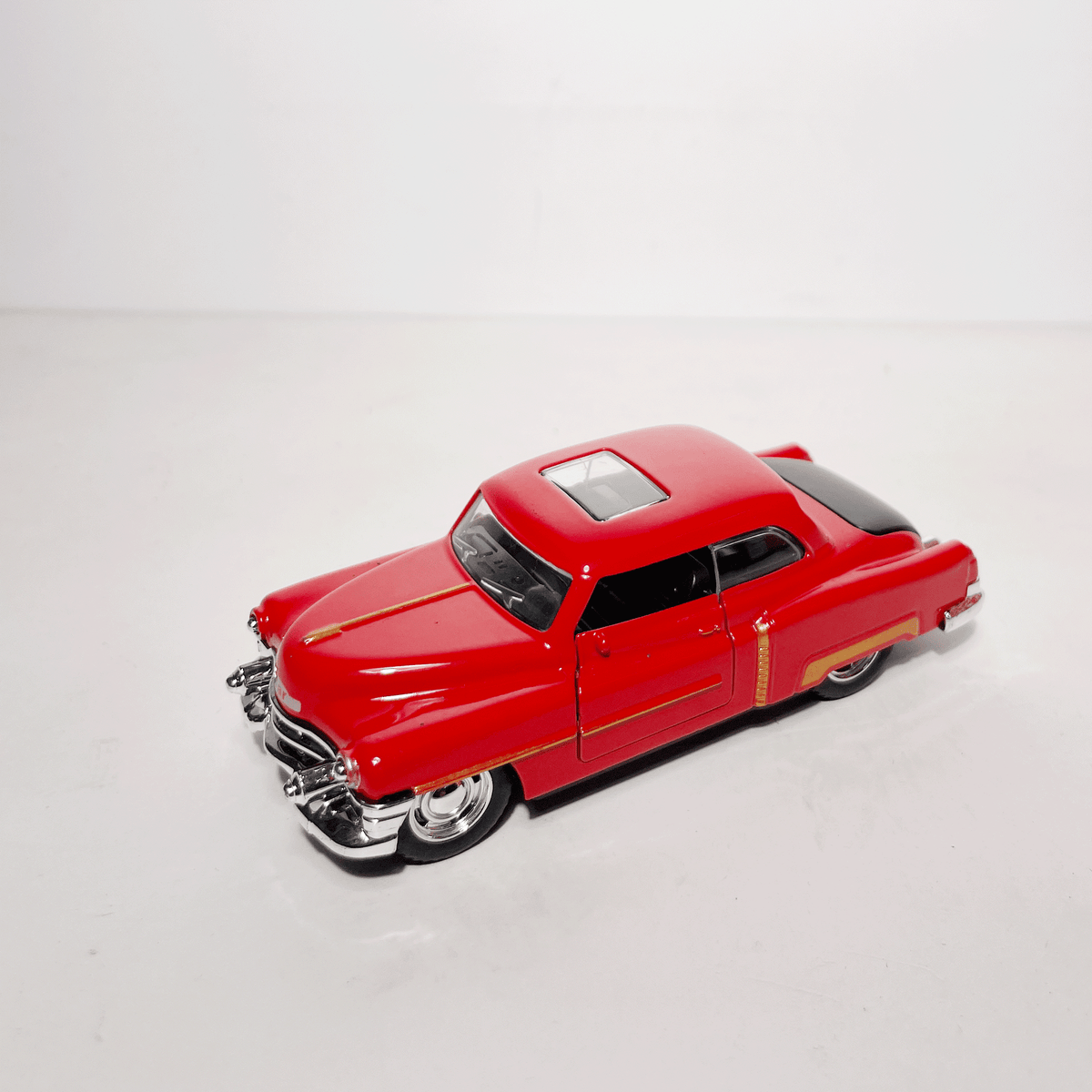 1:43 Cadillac Red