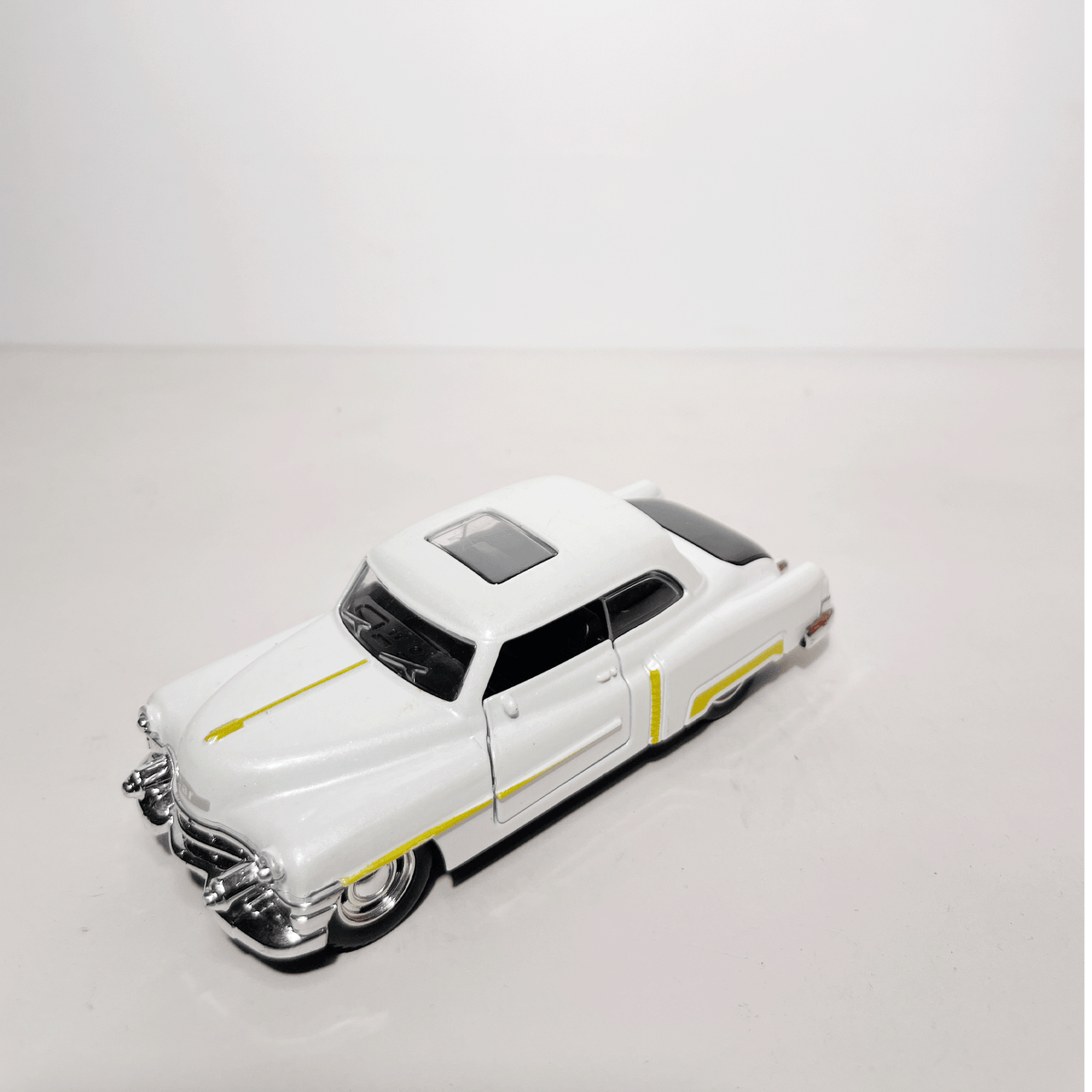 1:43 Cadillac White