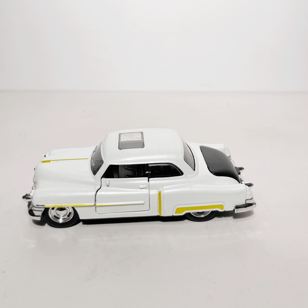1:43 Cadillac White