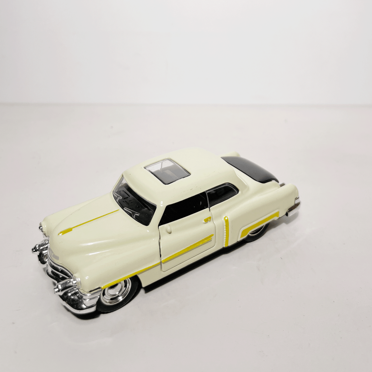 1:43 Cadillac Cream