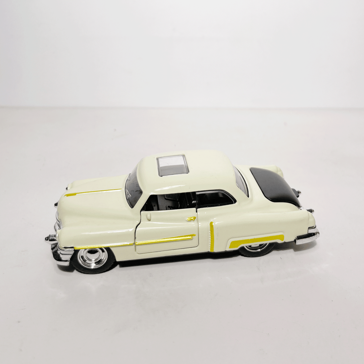 1:43 Cadillac Cream