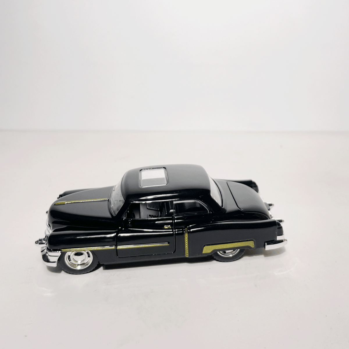 1:43 Cadillac Black