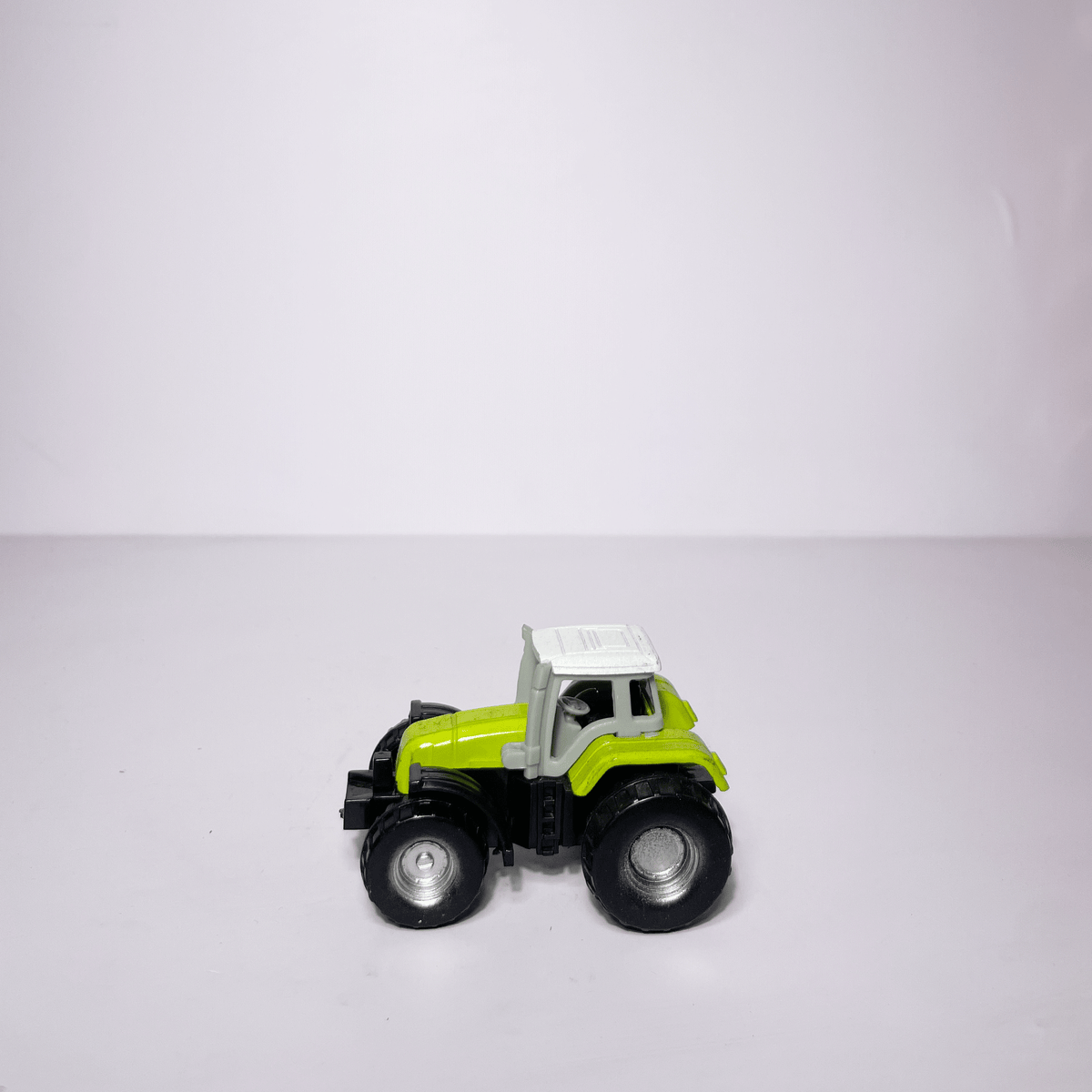 1:64 Tractor Green