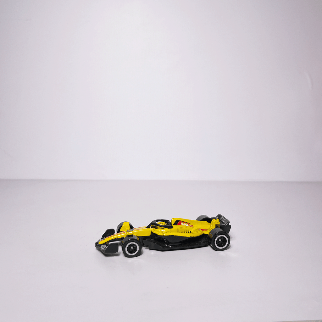 1:64 F1 Model Yellow