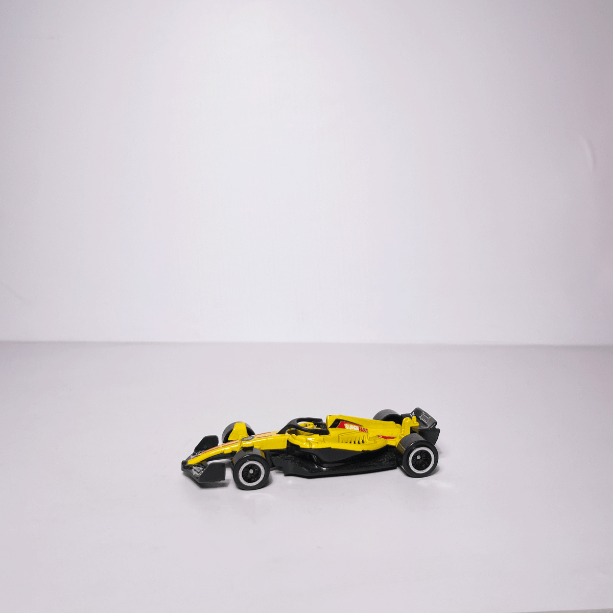 1:64 F1 Model Yellow
