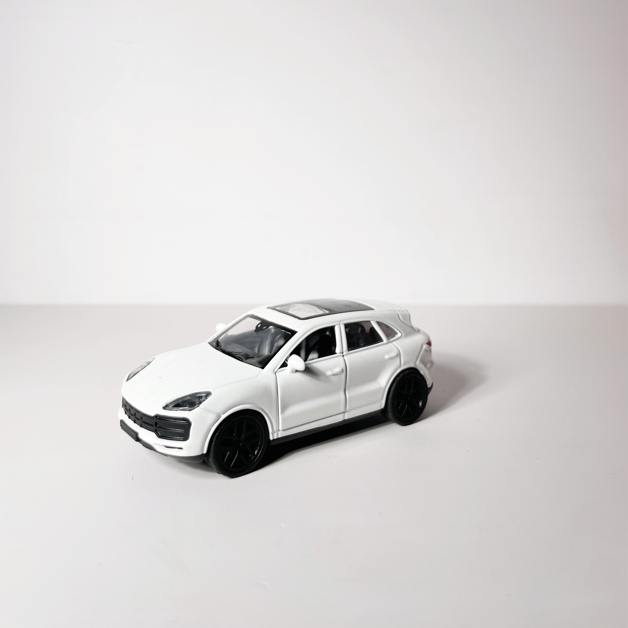 1:43 Porche kayne Metal Diecast Car White