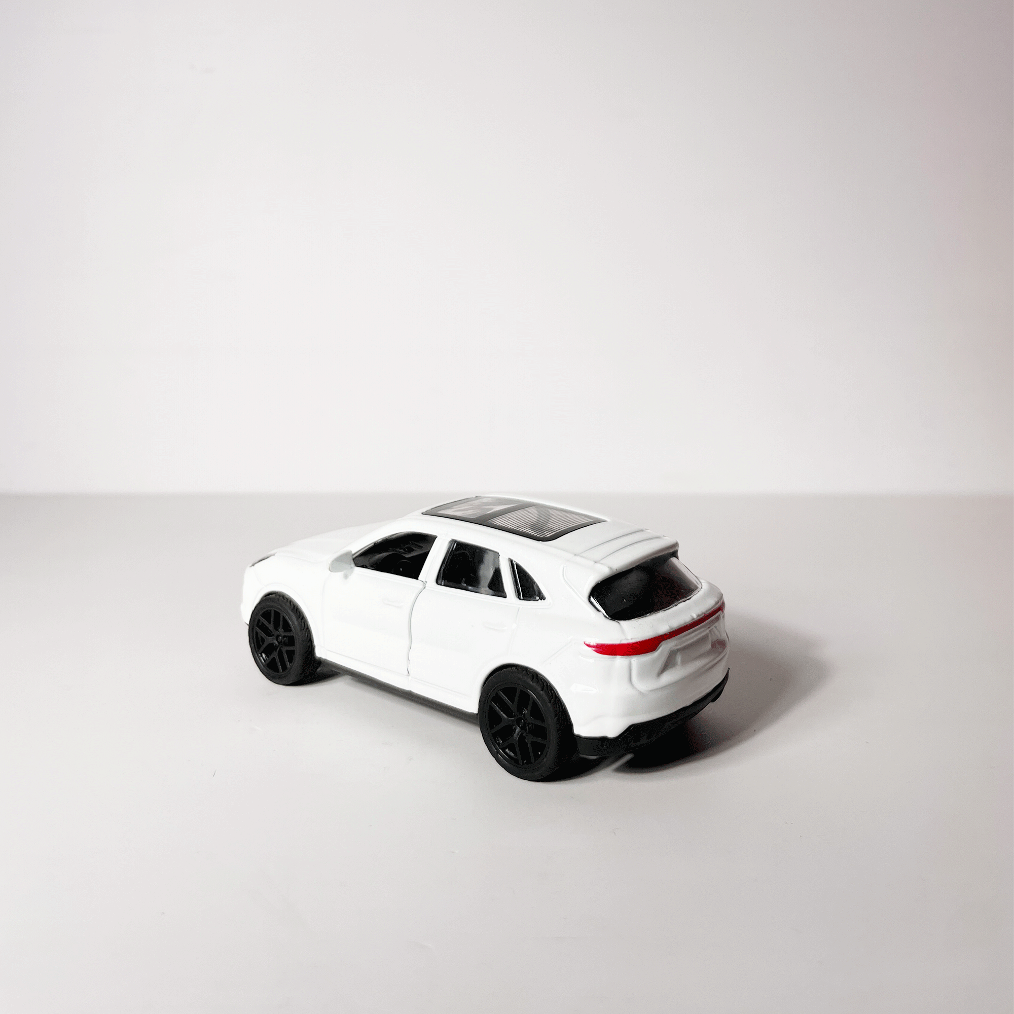 1:43 Porche kayne Metal Diecast Car White