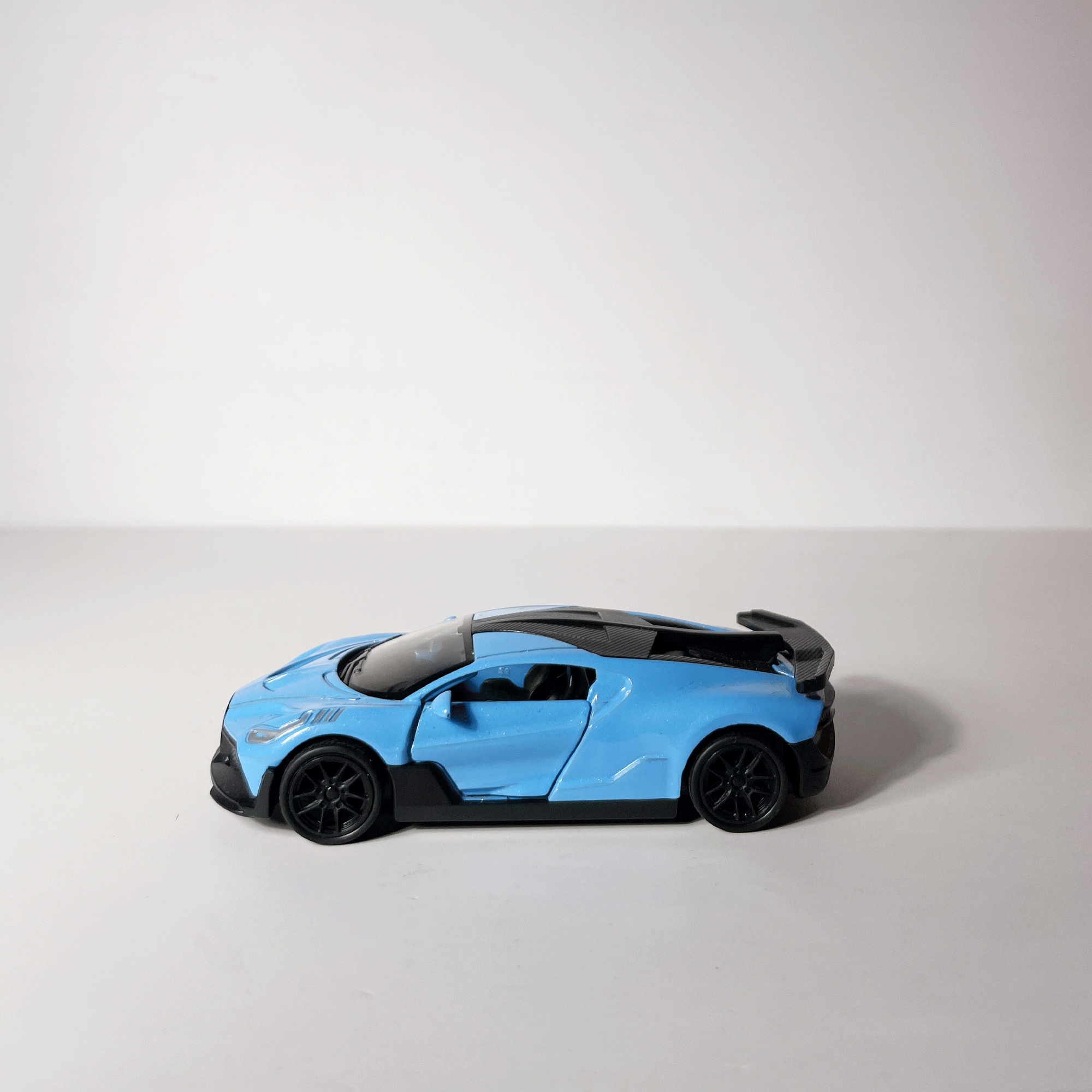 1:43 Buggati Blue