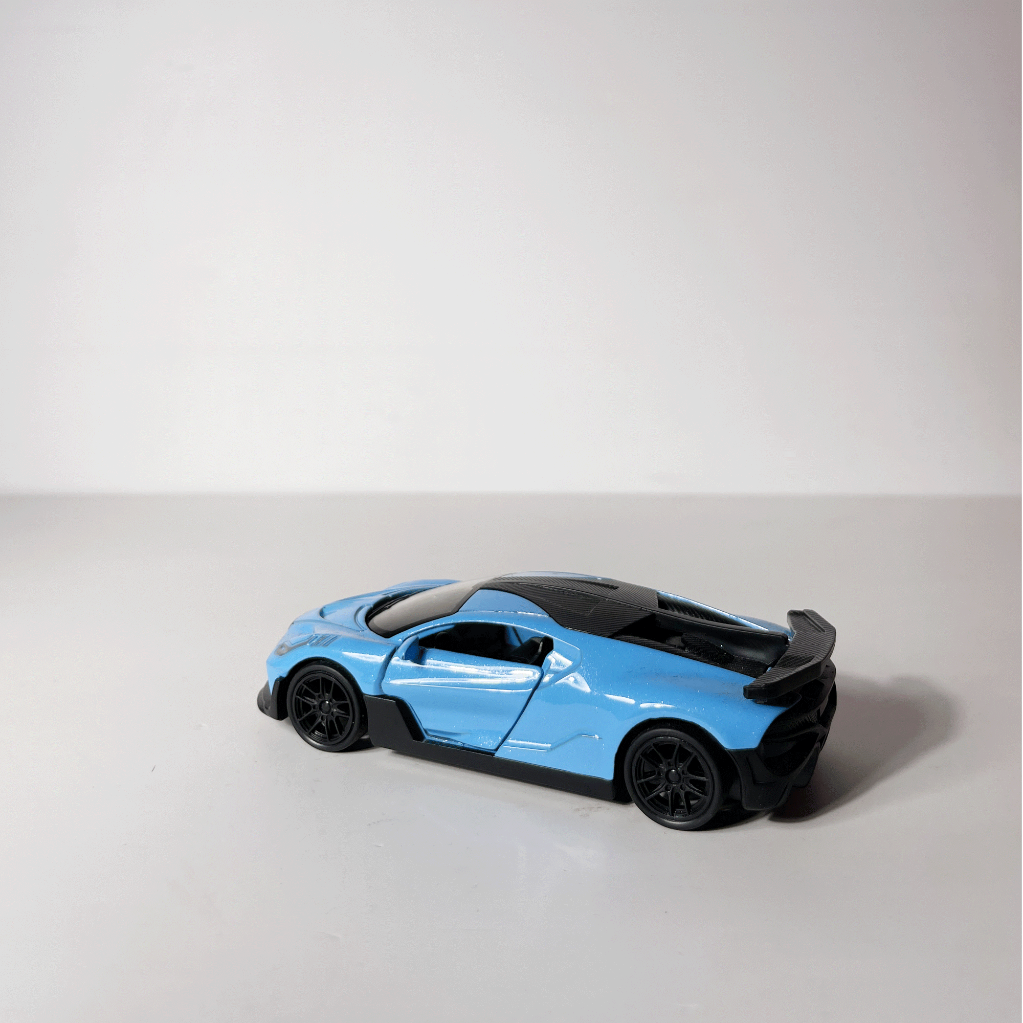 1:43 Buggati Blue