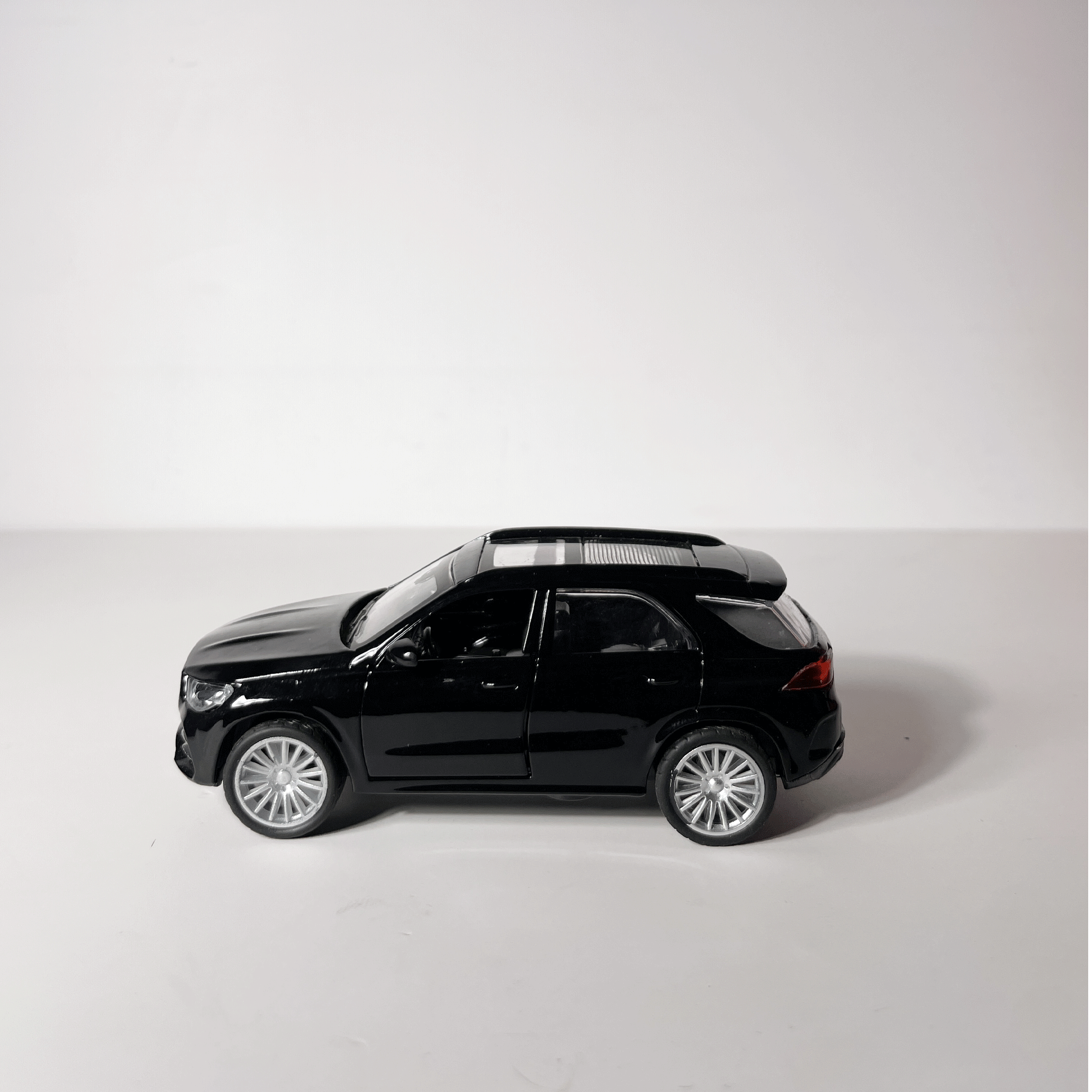 1:43 Benz SUV Black