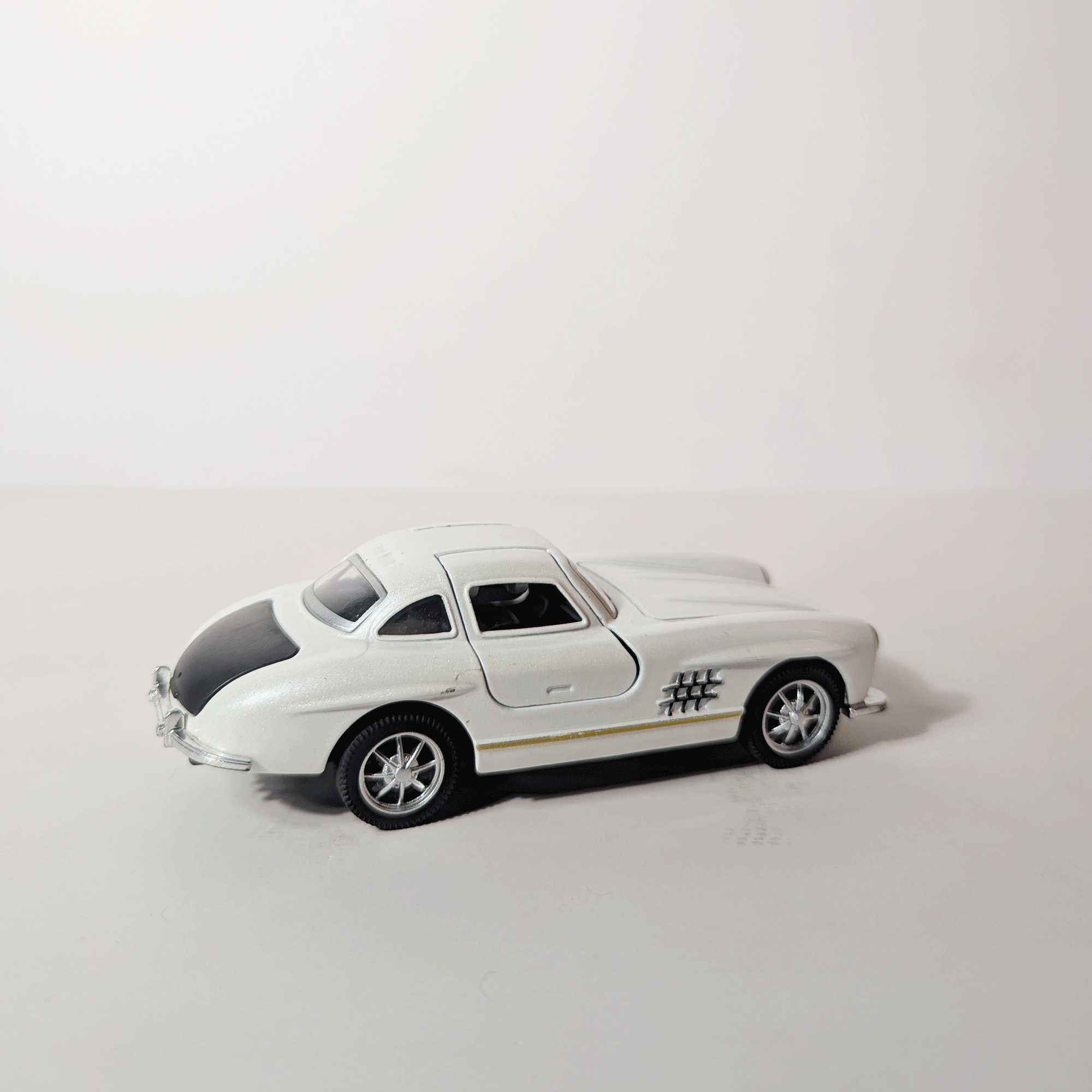 1:36 Benz SLS White