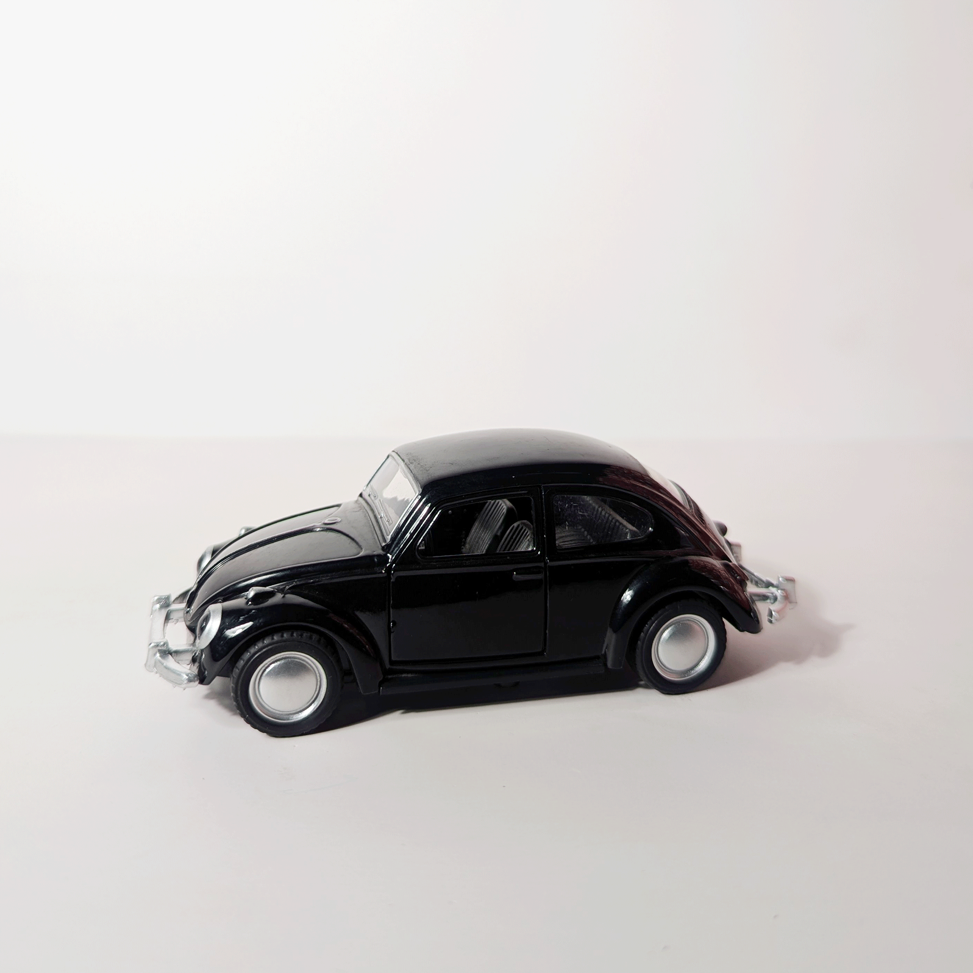 1:36 Beetle Black