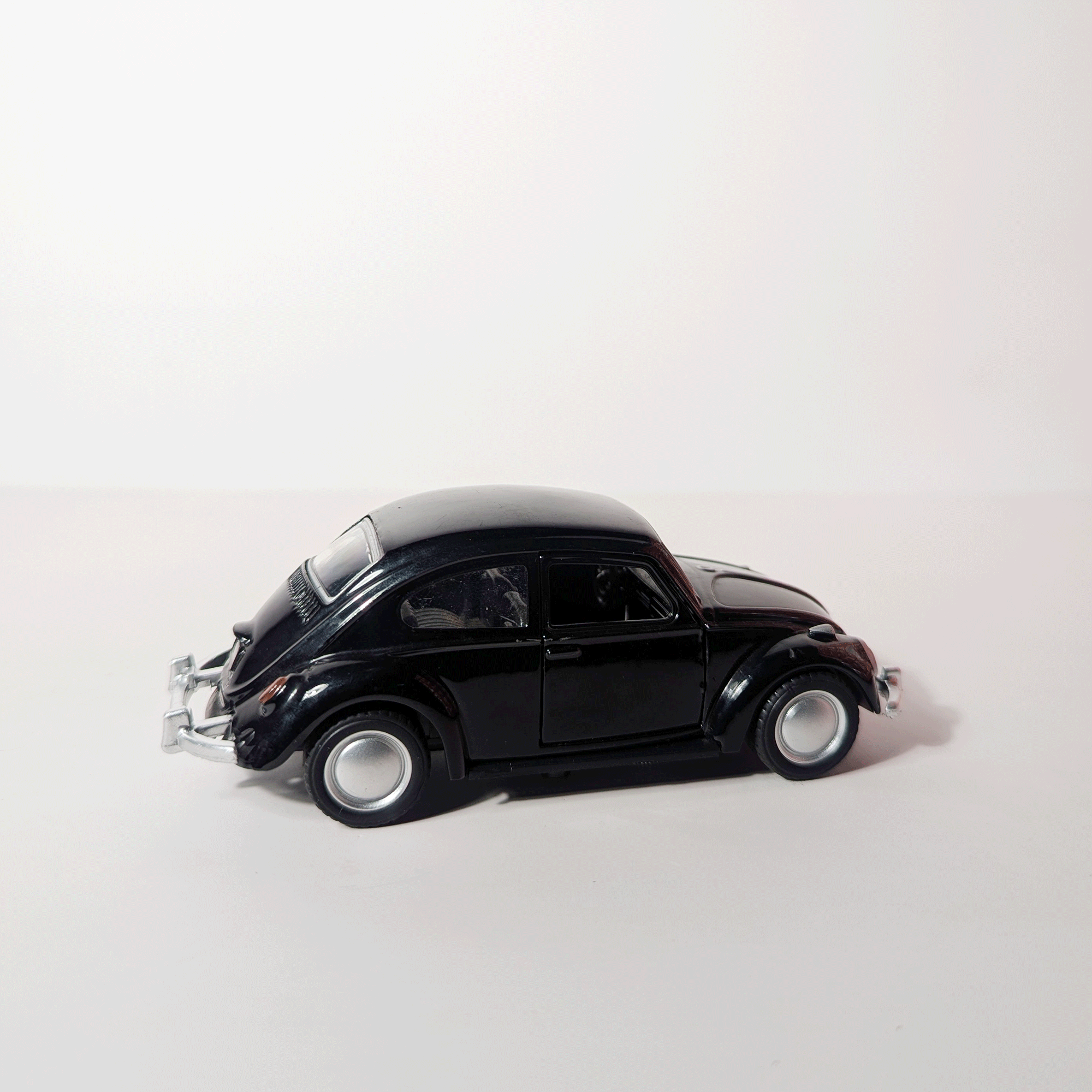 1:36 Beetle Black