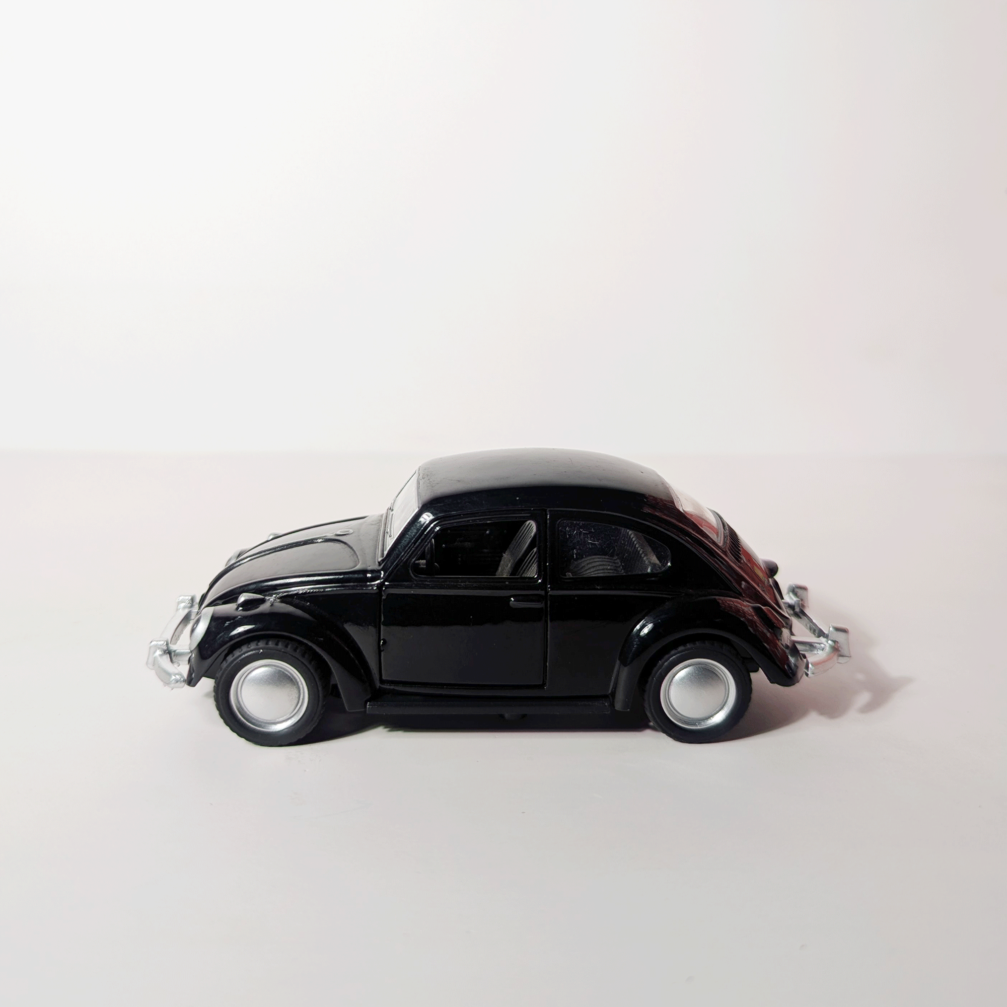 1:36 Beetle Black