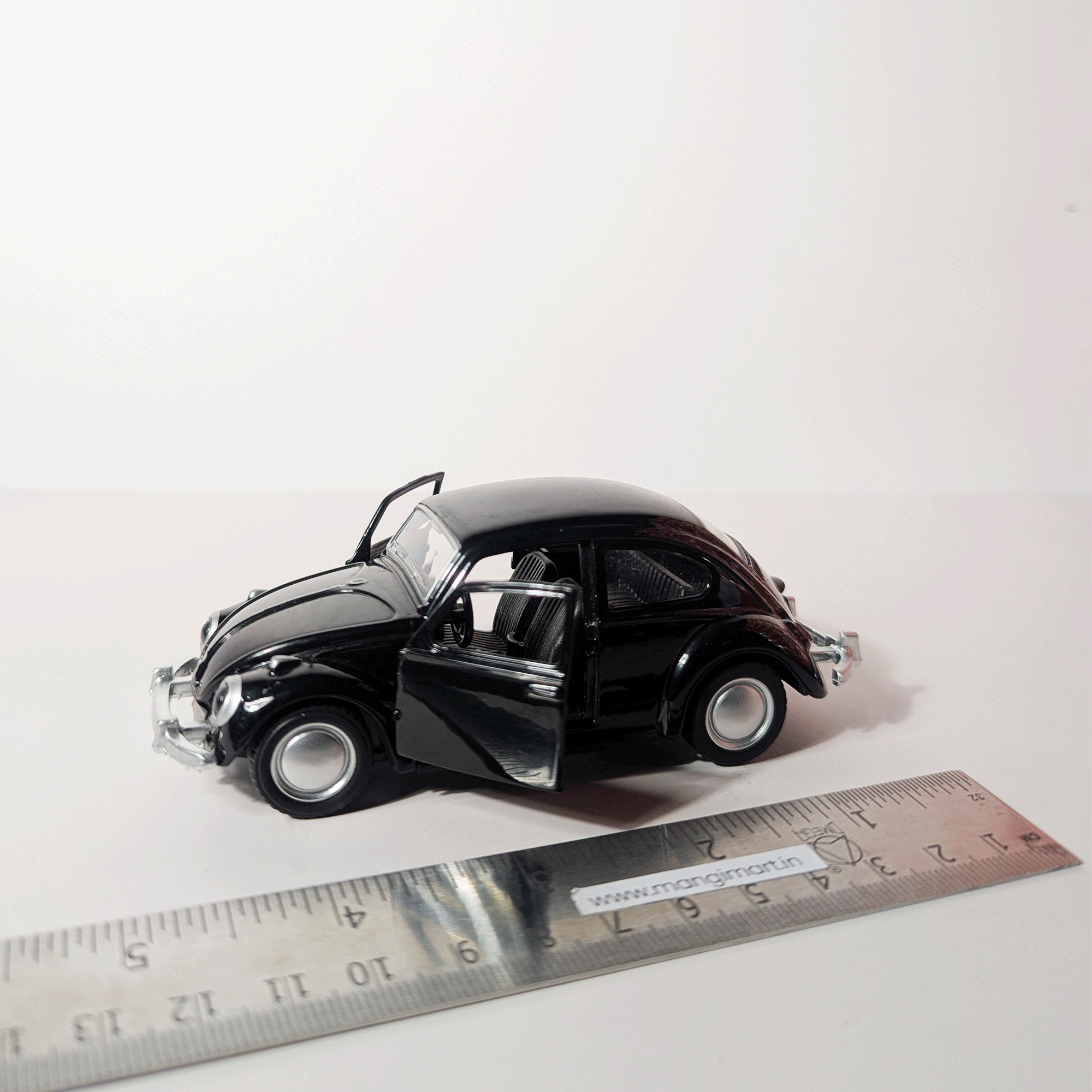 1:36 Beetle Black