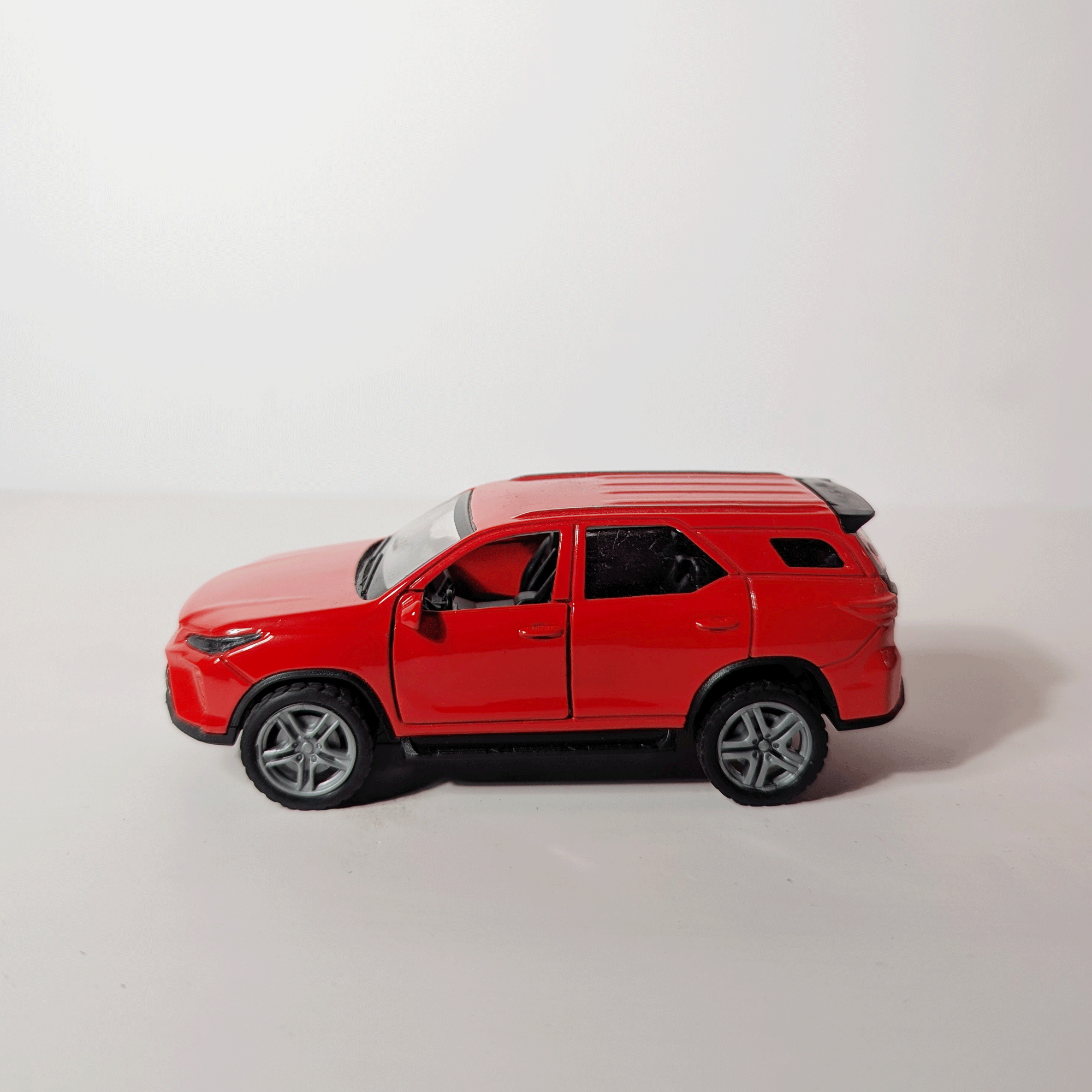 1:36 Fortuner Red