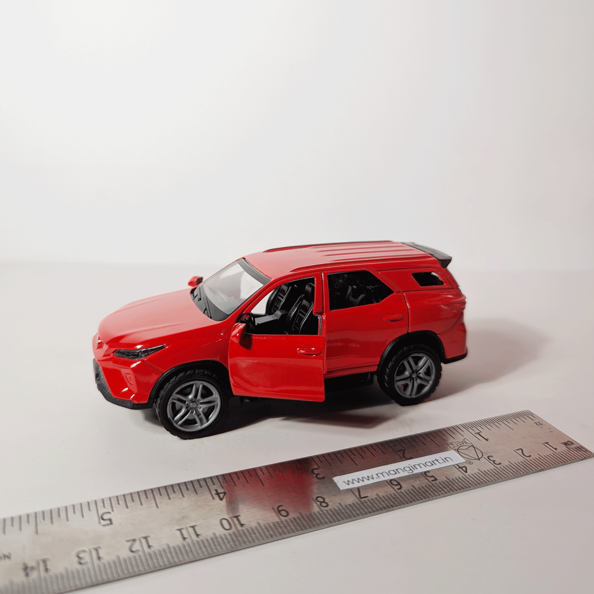 1:36 Fortuner Red