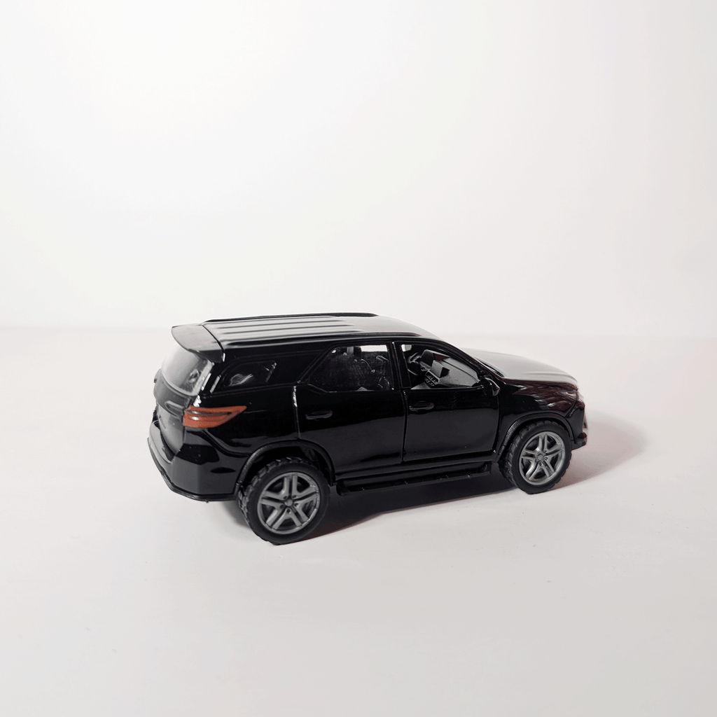 1:36 Fortuner Black