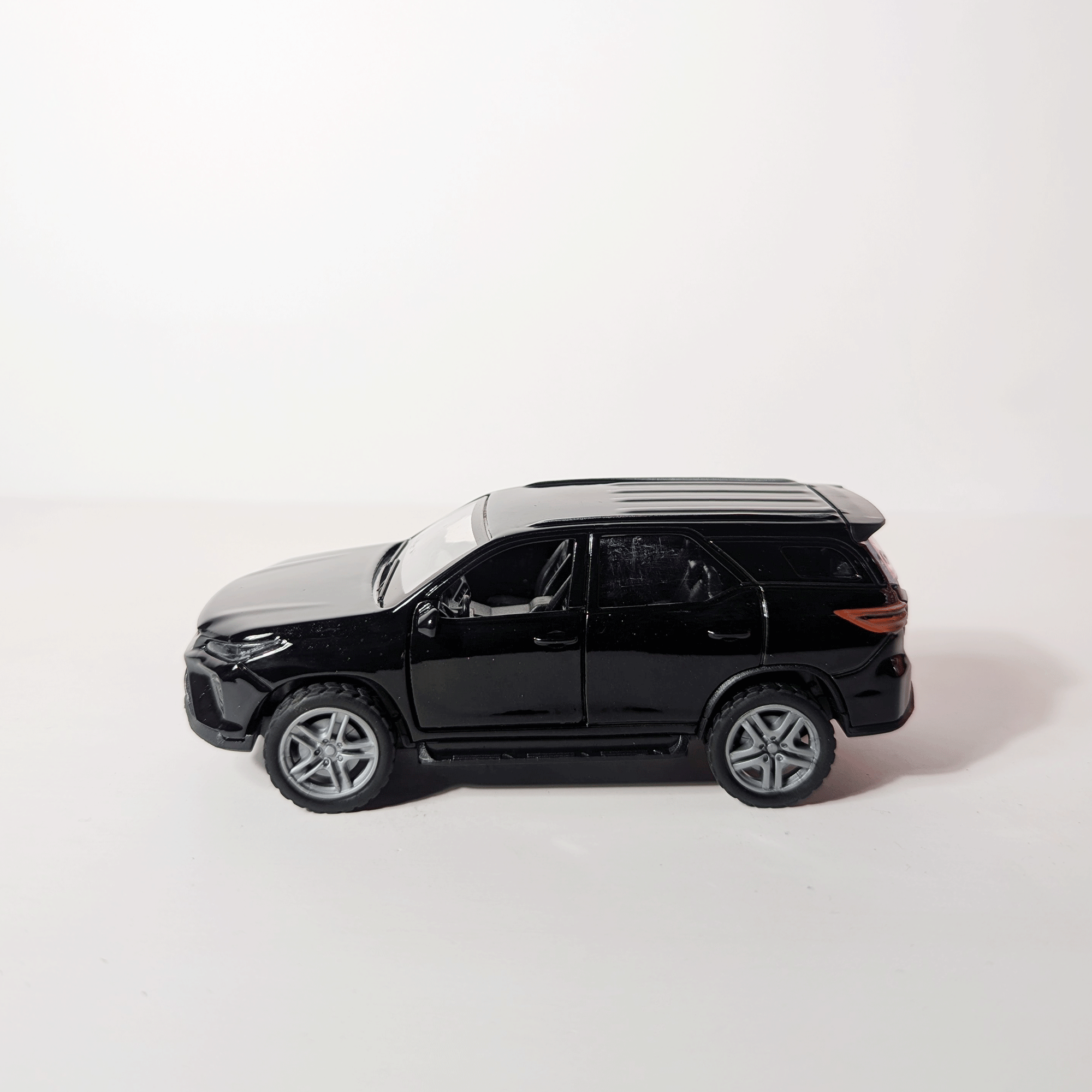 1:36 Fortuner Black