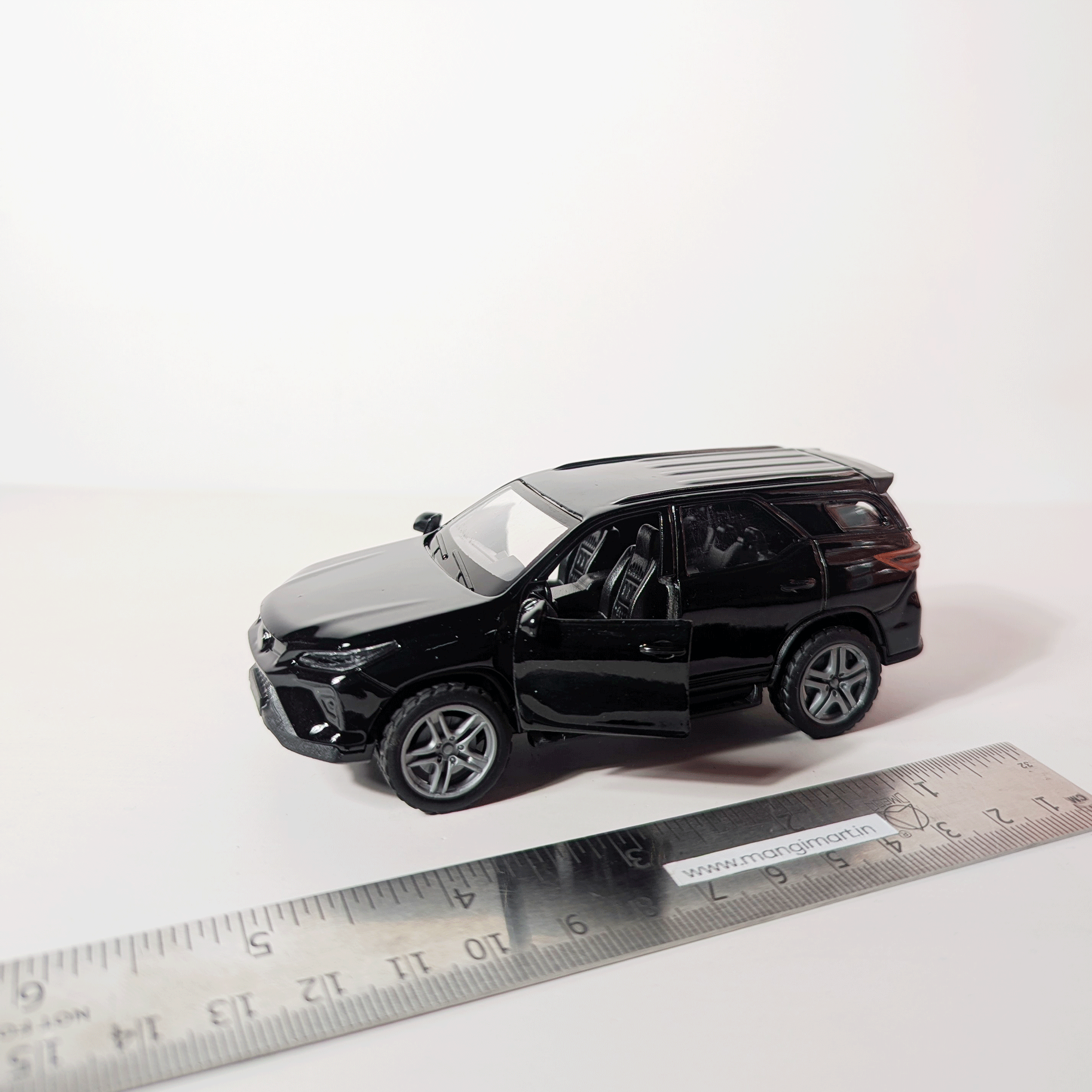 1:36 Fortuner Black