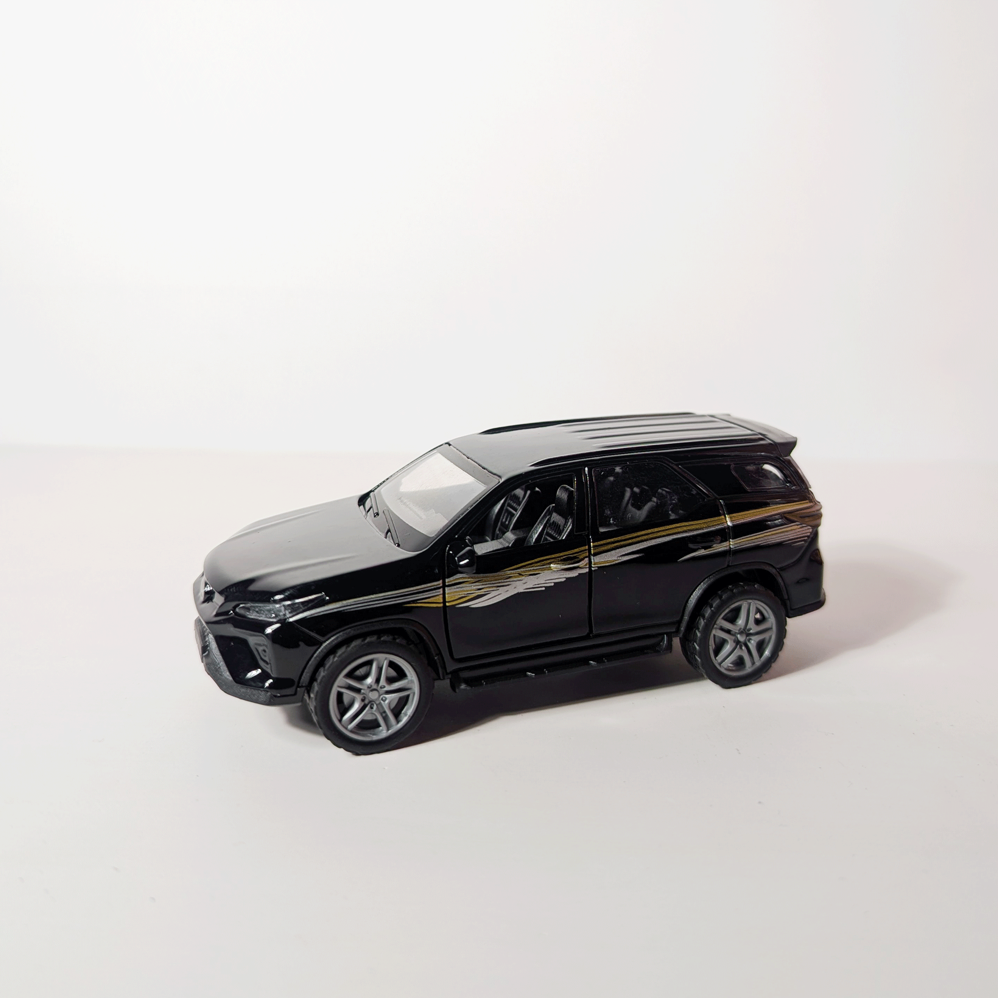 1:36 Fortuner Black with graphics