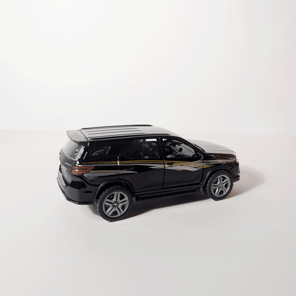 1:36 Fortuner Black with graphics