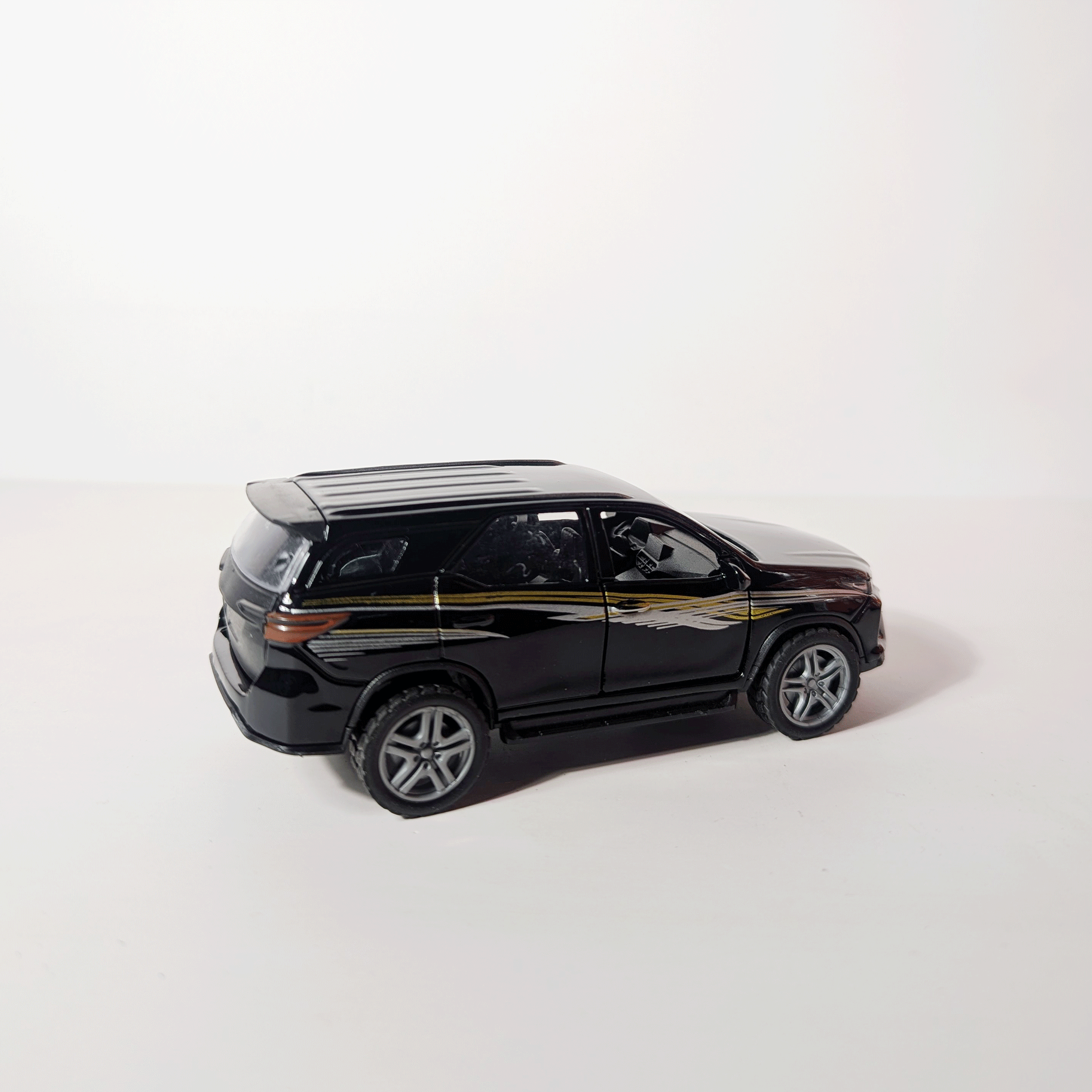 1:36 Fortuner Black with graphics