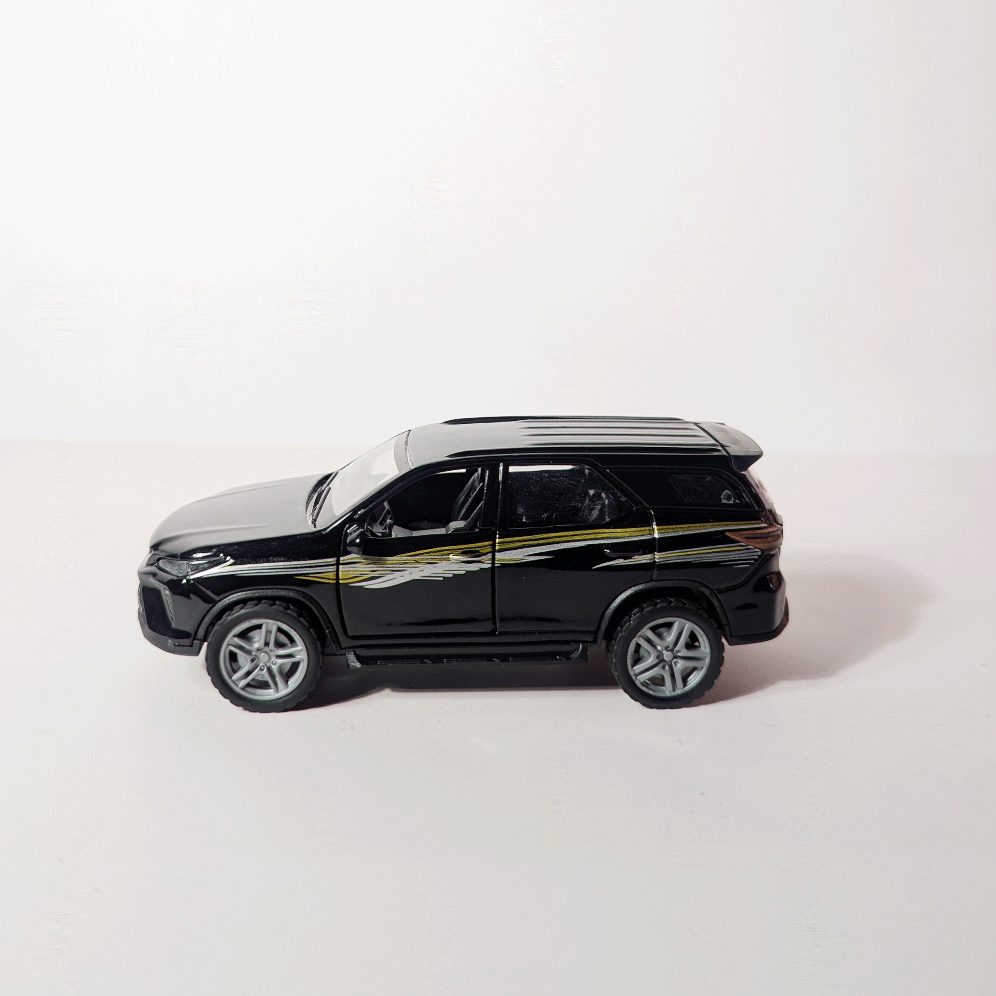 1:36 Fortuner Black with graphics