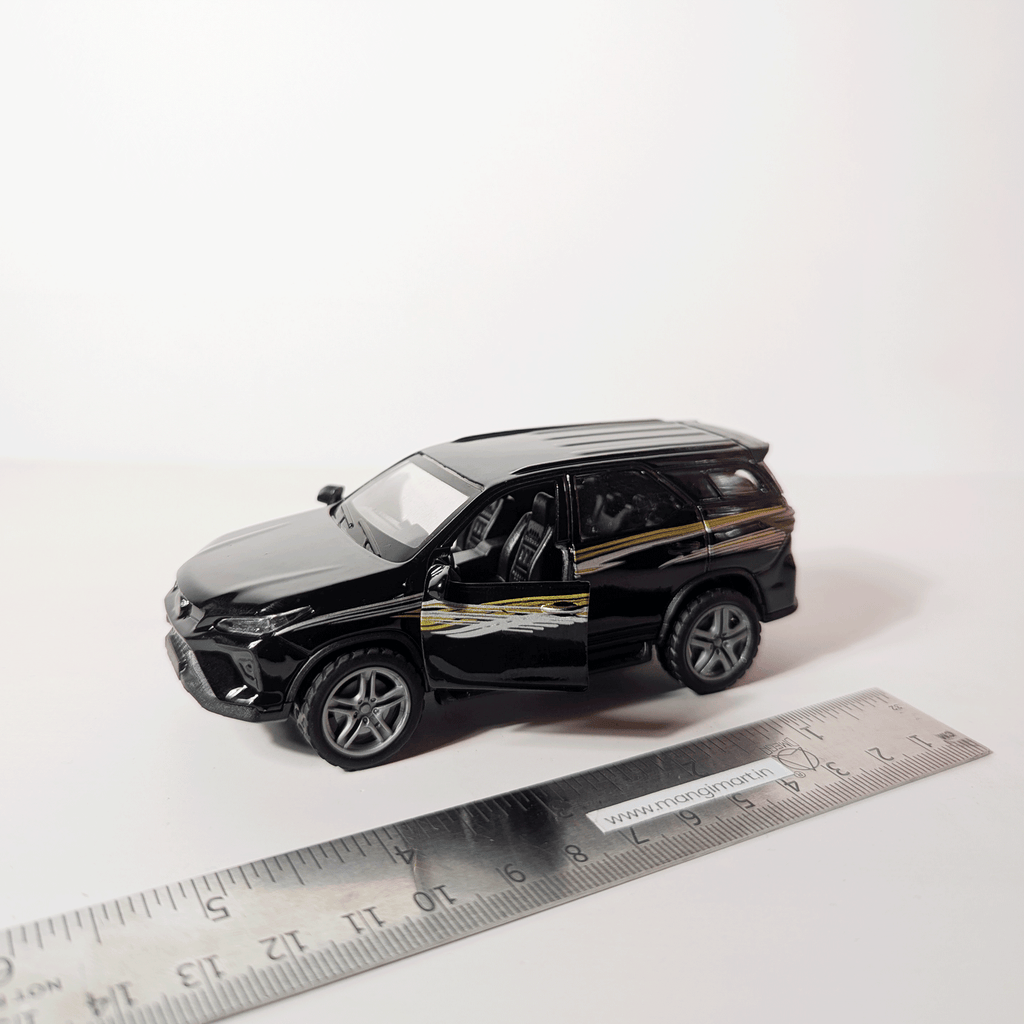 1:36 Fortuner Black with graphics