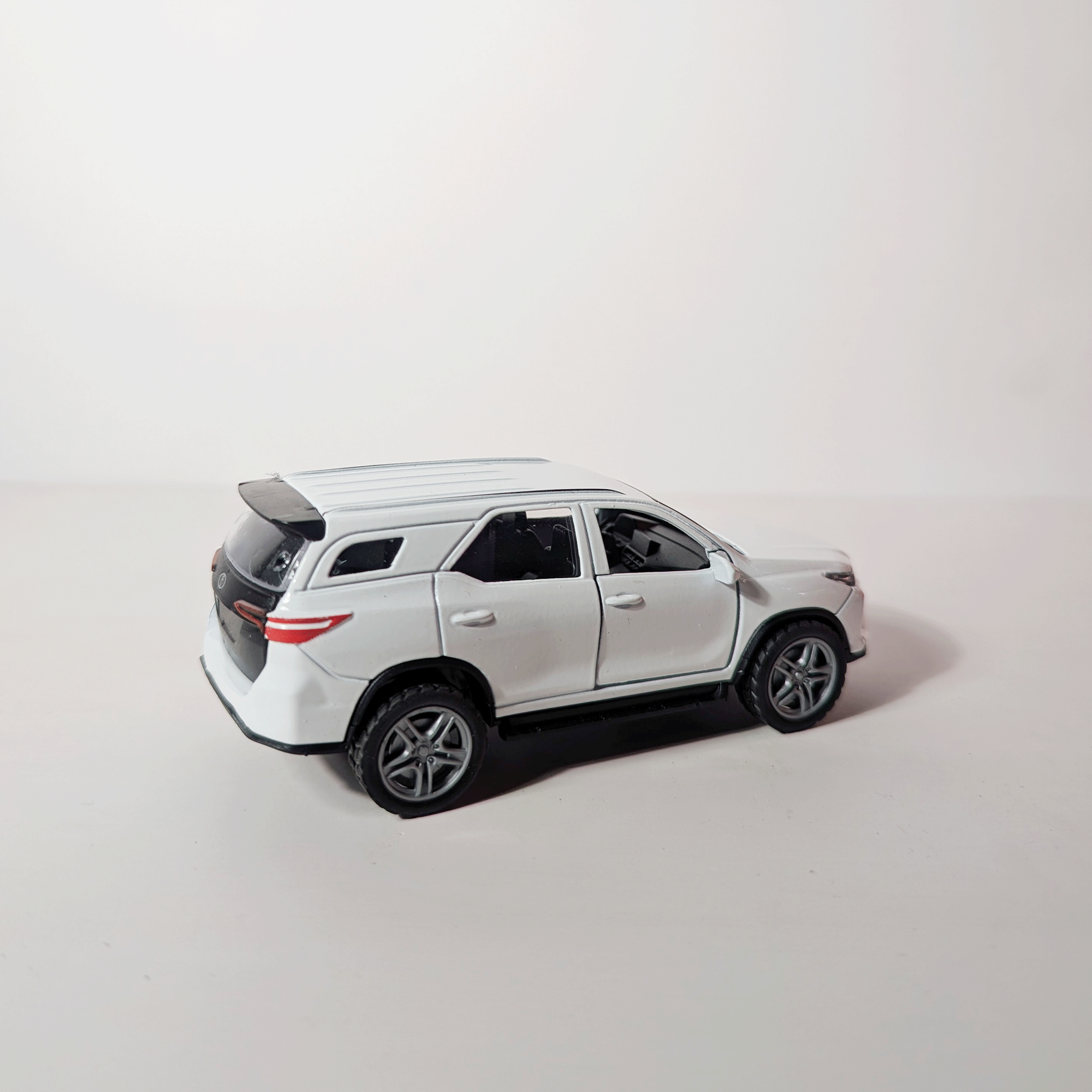 1:36 Fortuner White