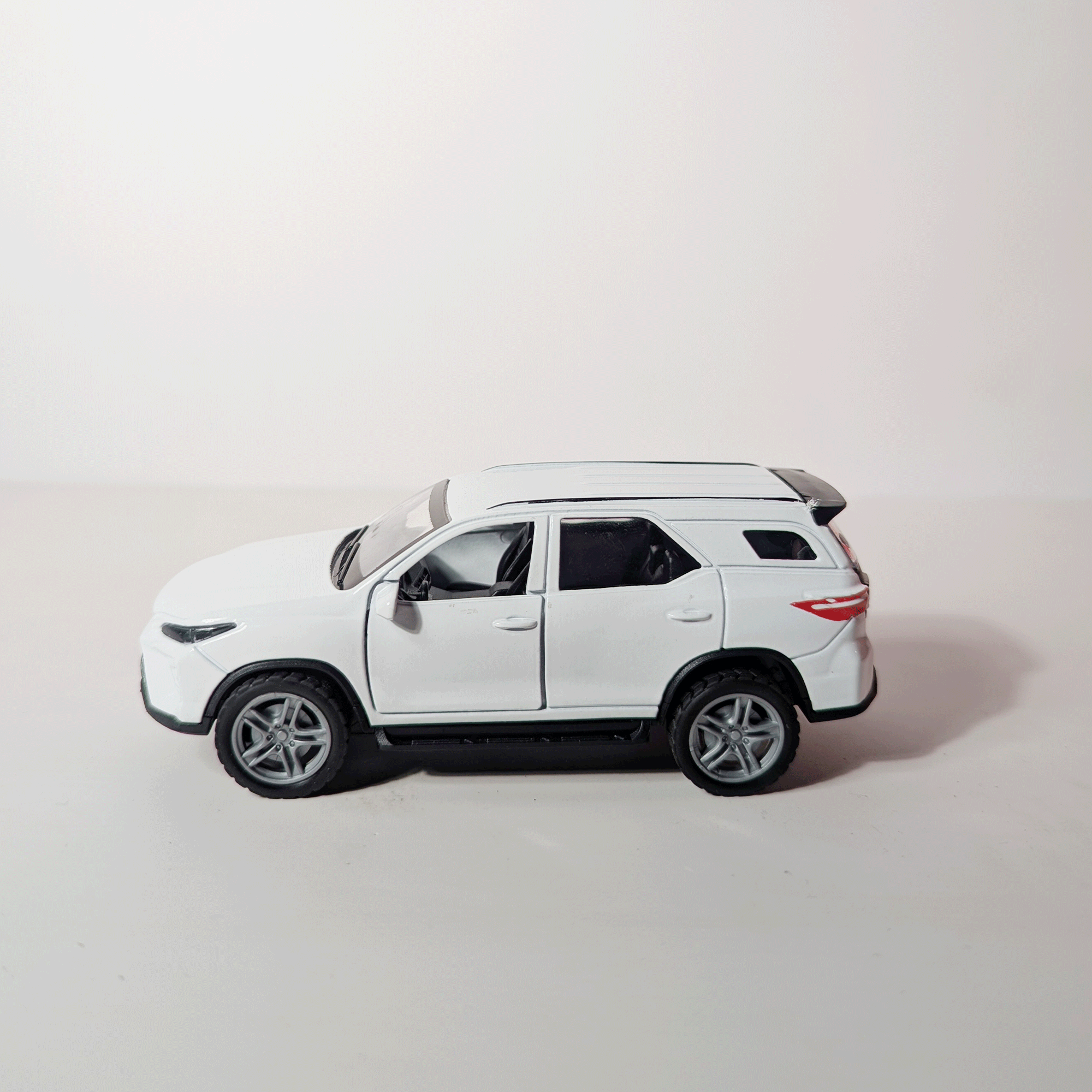 1:36 Fortuner White