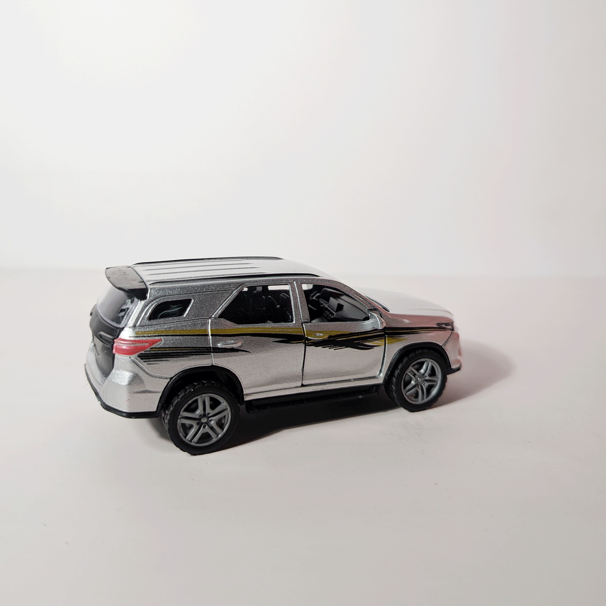 1:36 Fortuner Grey with graphics