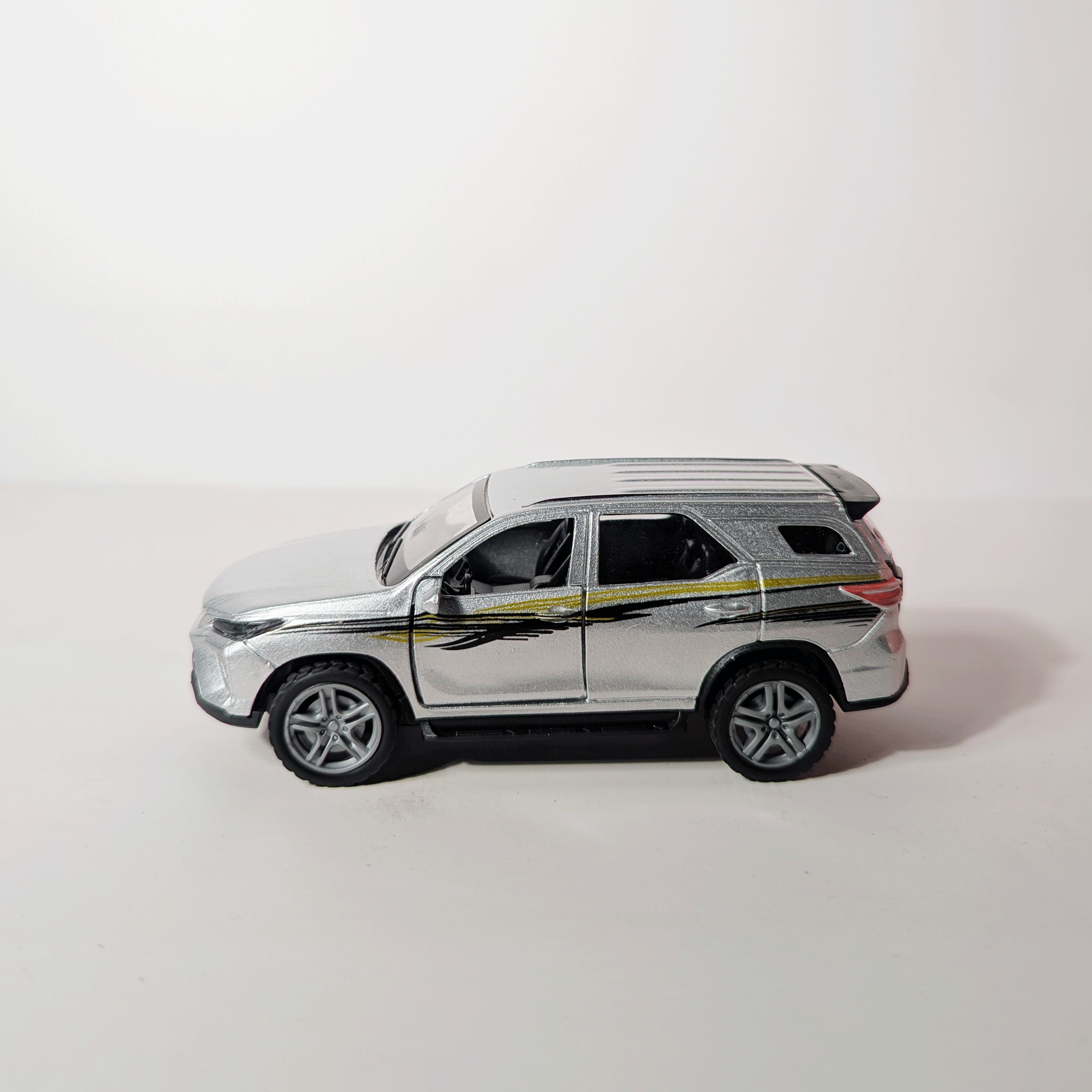 1:36 Fortuner Grey with graphics
