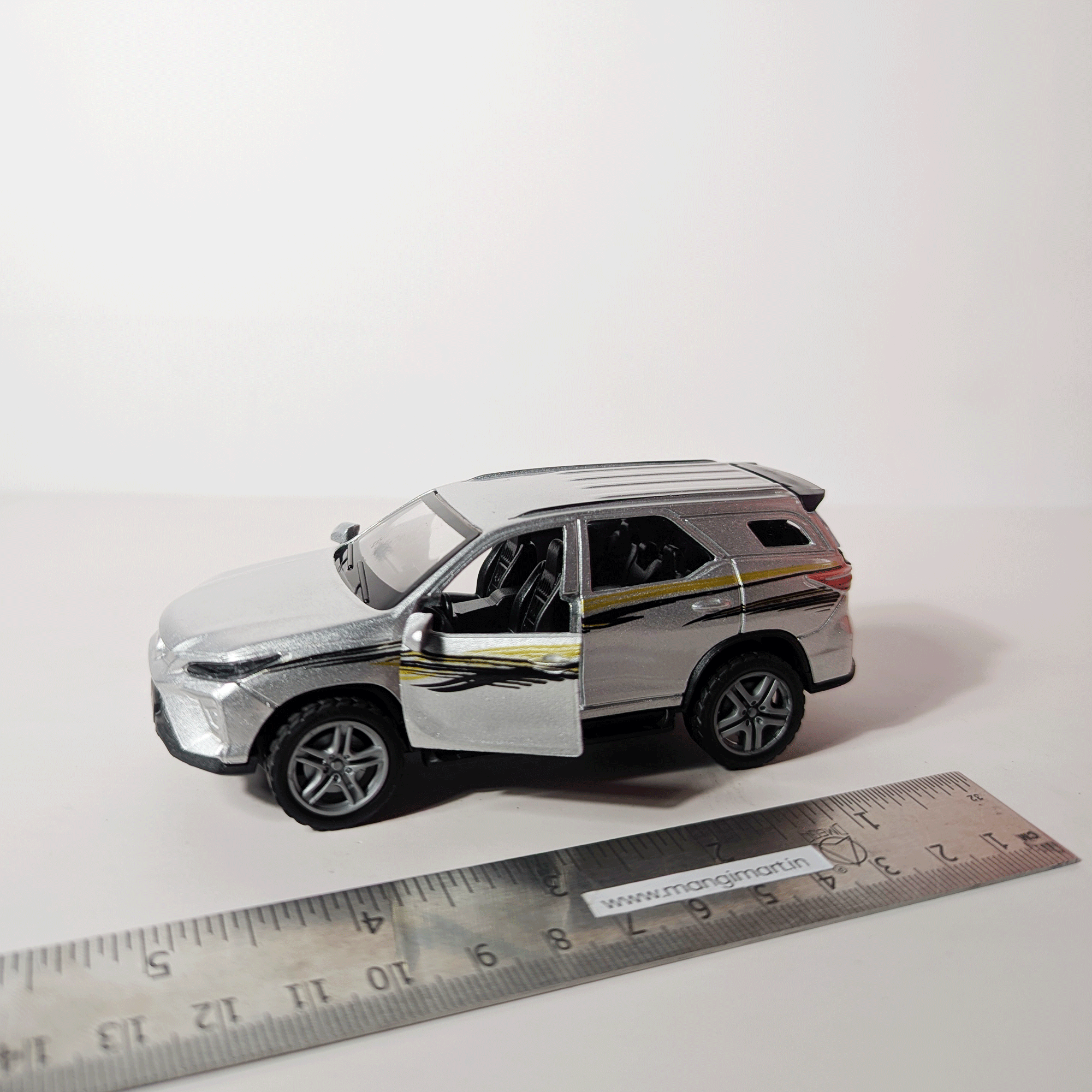 1:36 Fortuner Grey with graphics